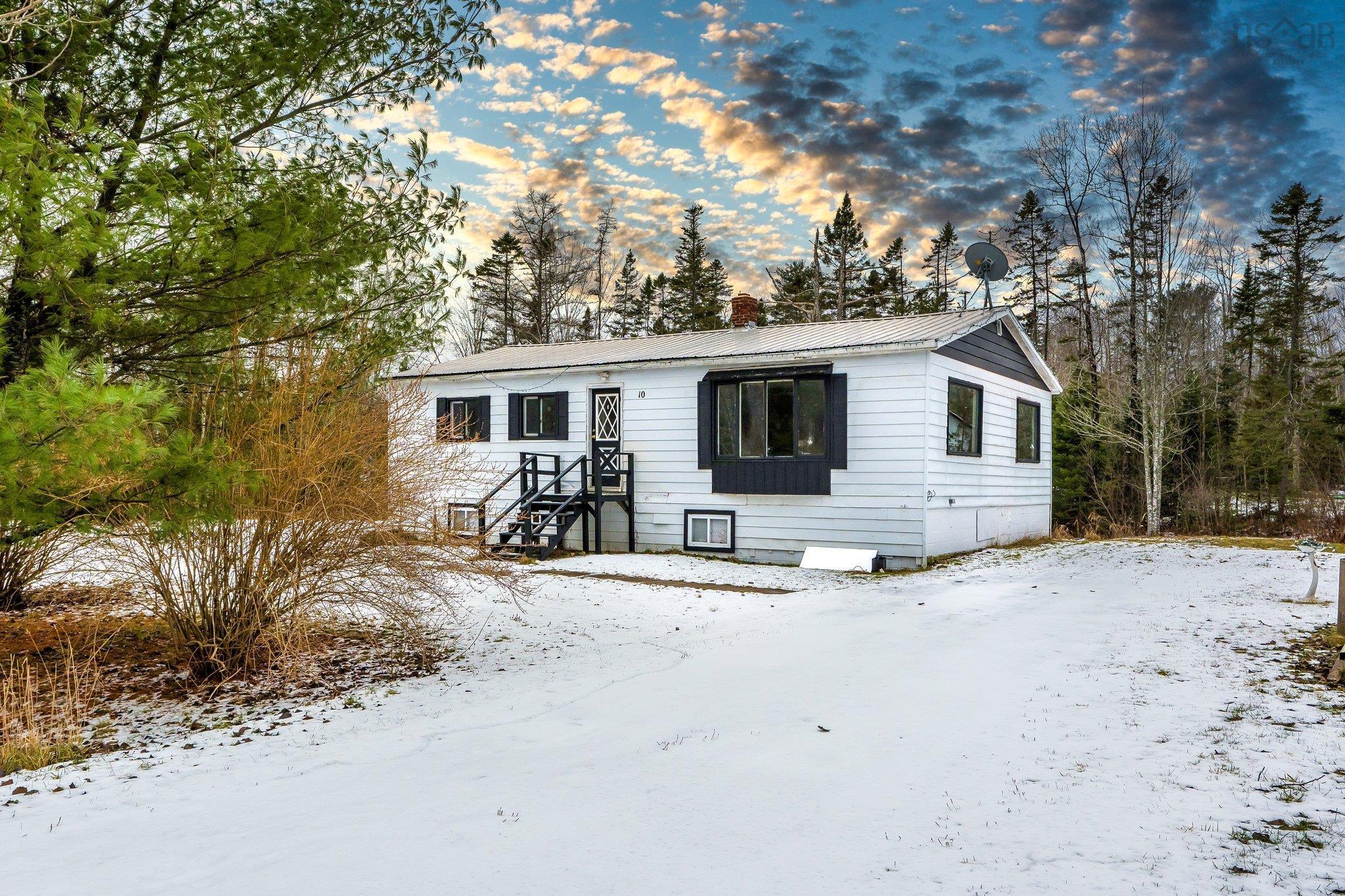 $319,000.00: 10 Birch Hill Drive, Nine Mile River