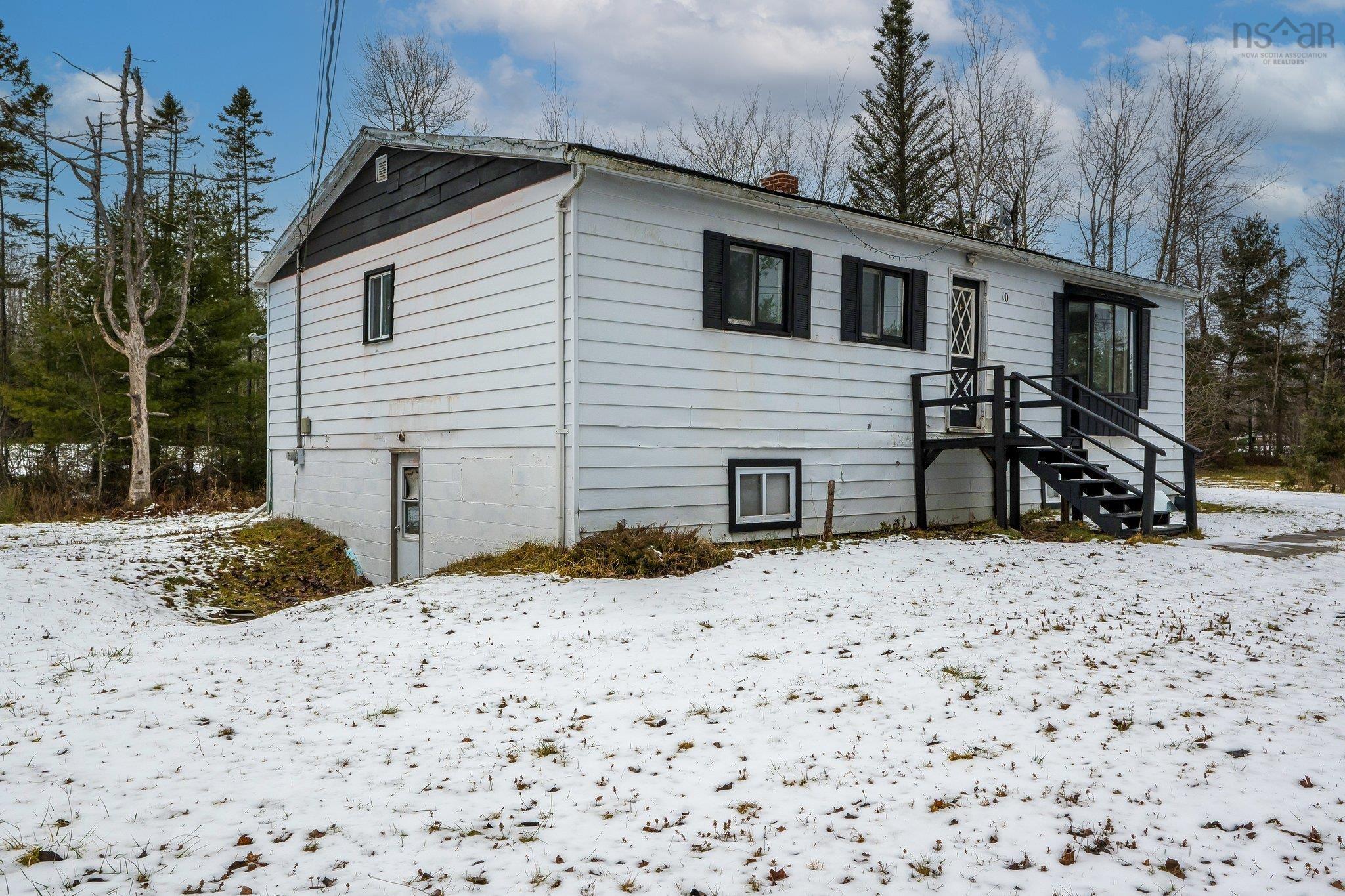 $319,000.00: 10 Birch Hill Drive, Nine Mile River