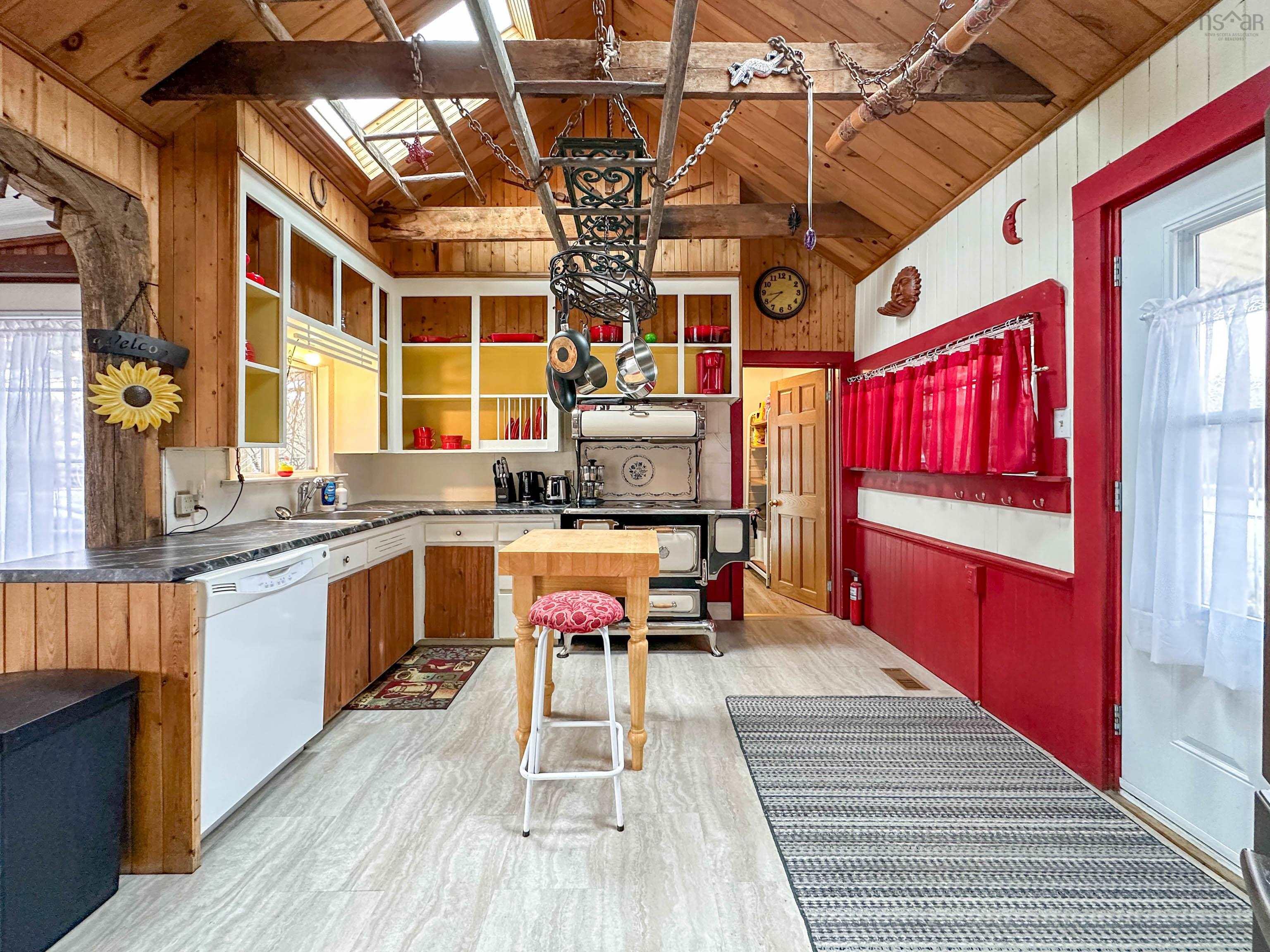 $434,900.00: 553 LAHAVE Street, Bridgewater