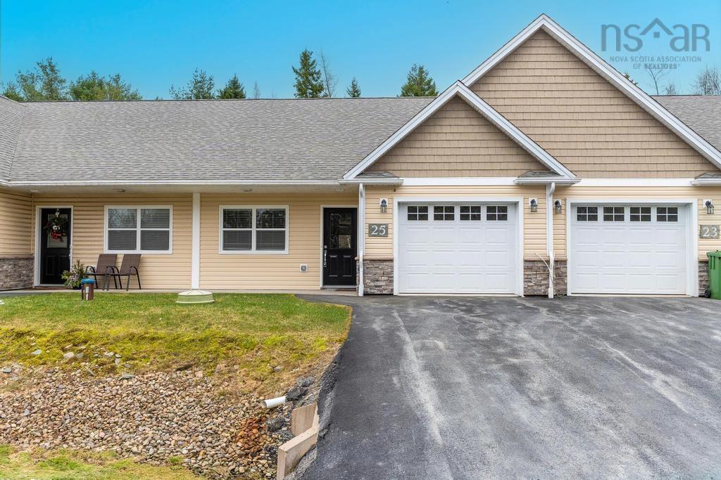 $399,900.00: 25 Founders Court, Porters Lake