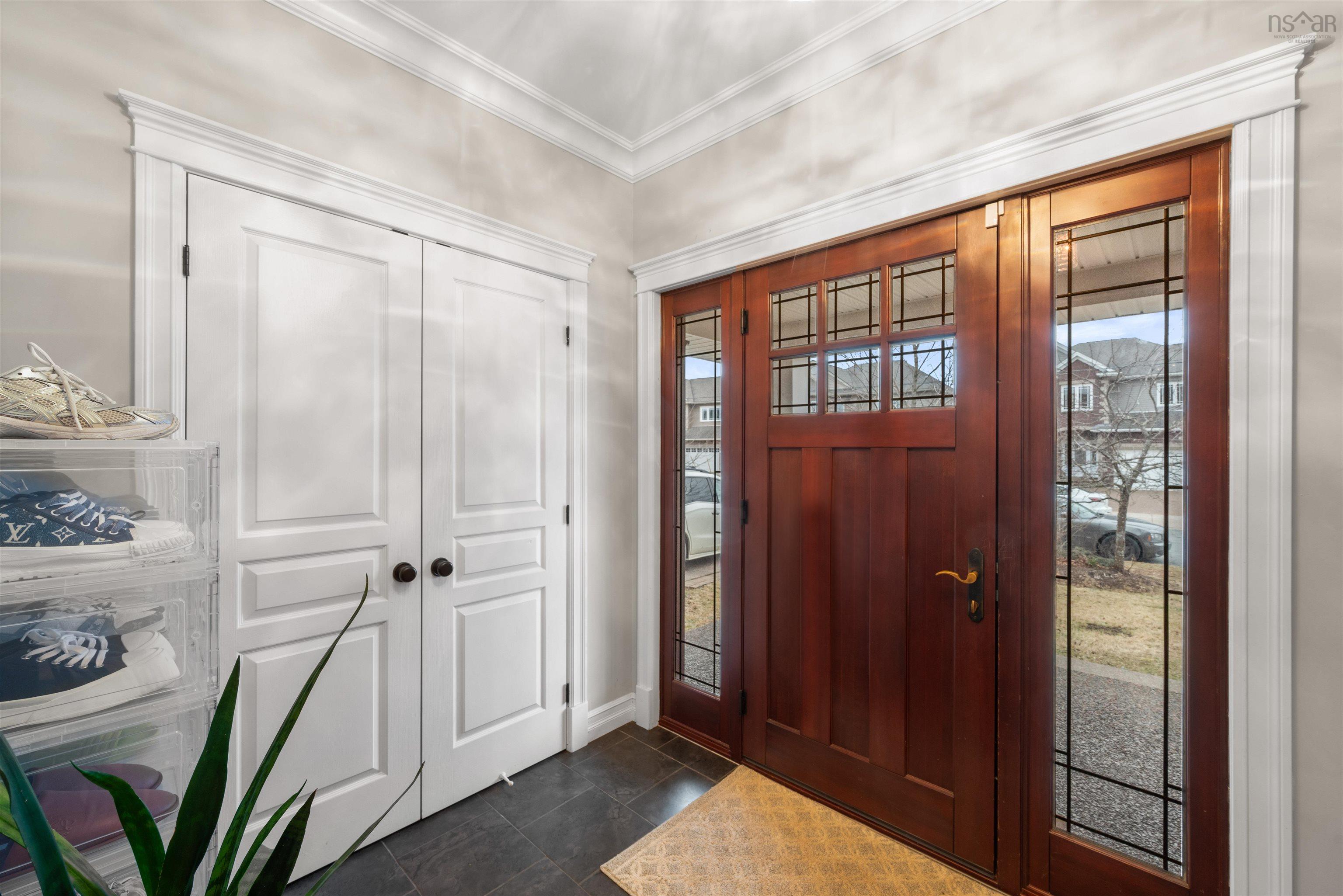 $1,099,900.00: 59 Sedgewick Place, Bedford