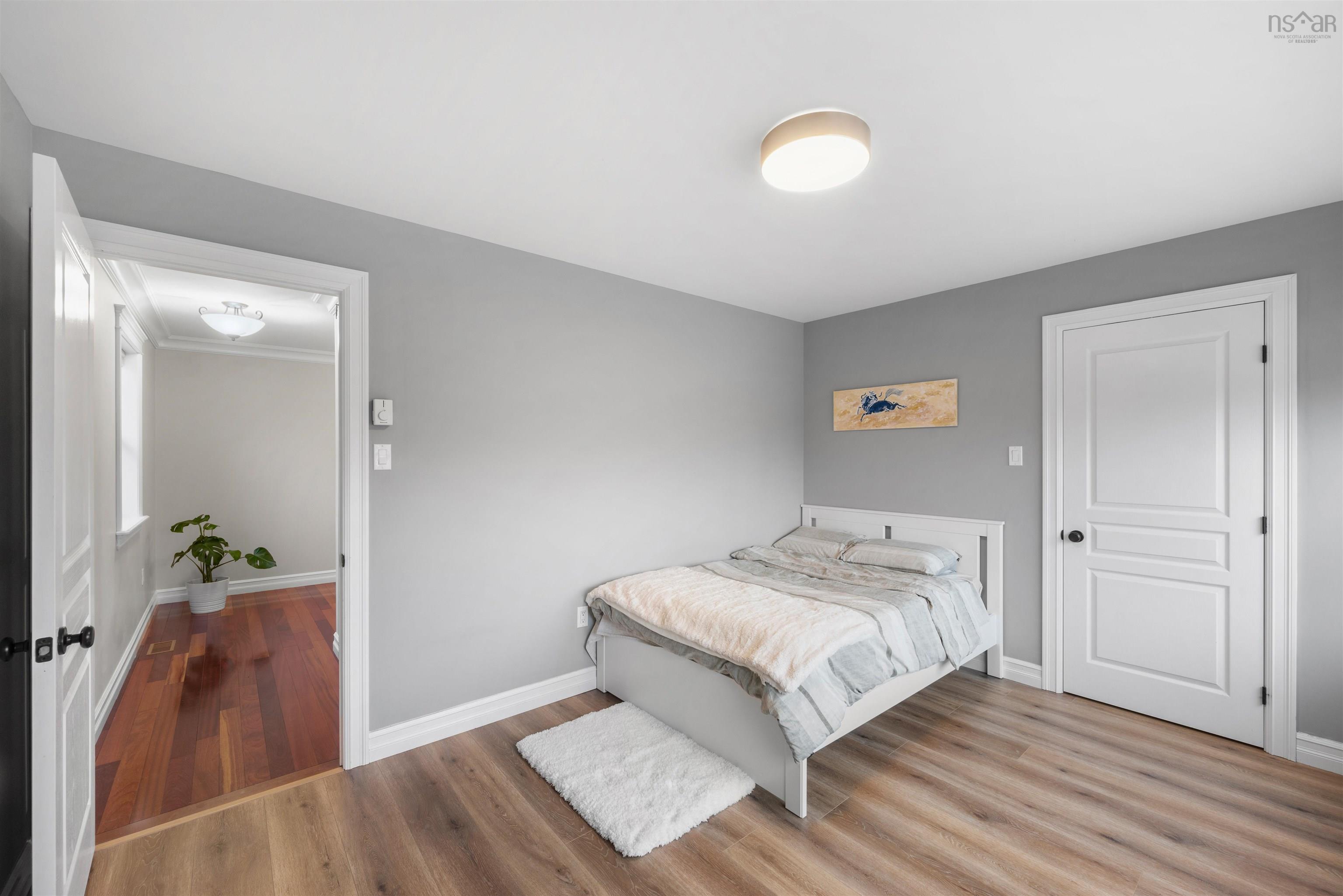 $1,099,900.00: 59 Sedgewick Place, Bedford