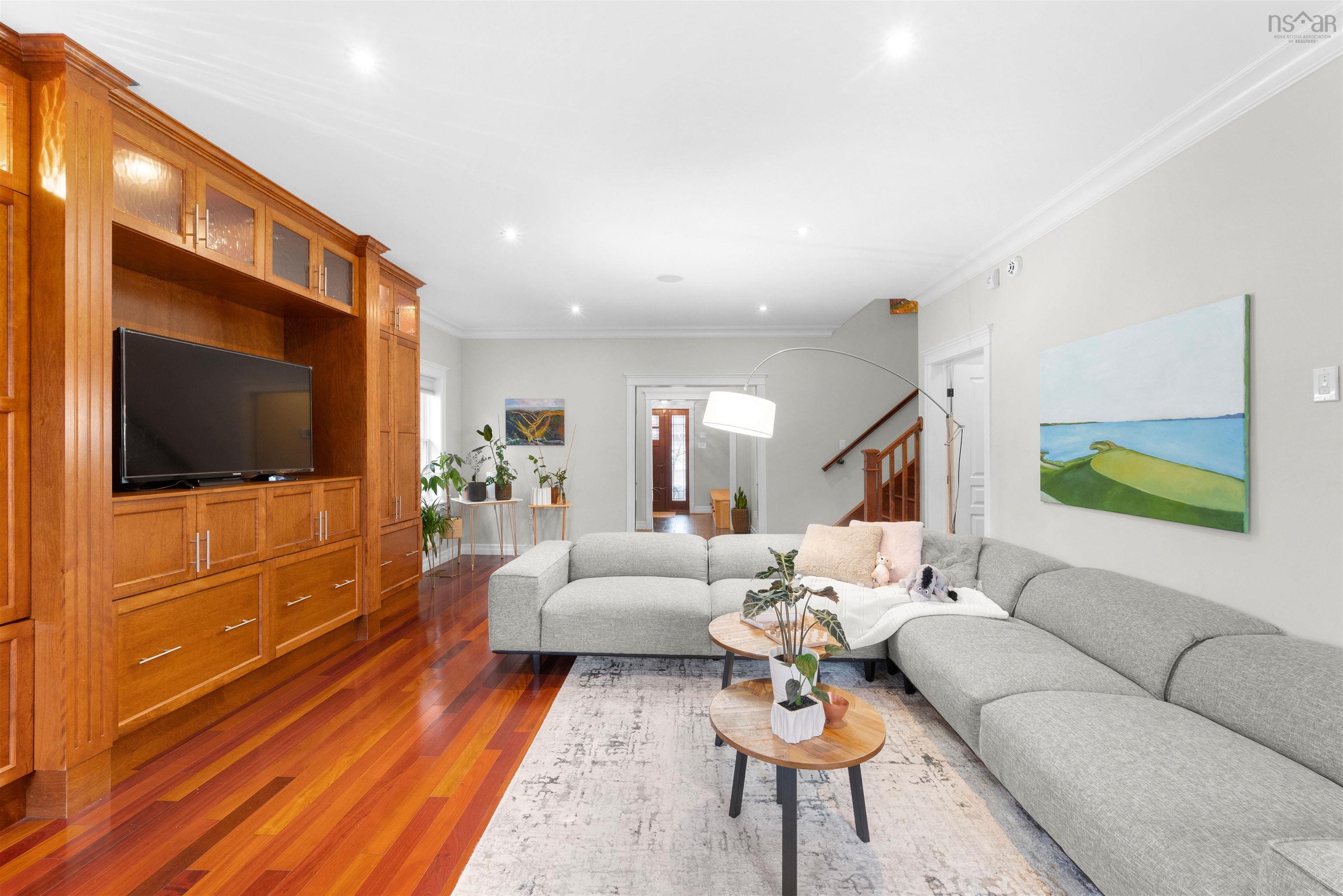 $1,099,900.00: 59 Sedgewick Place, Bedford