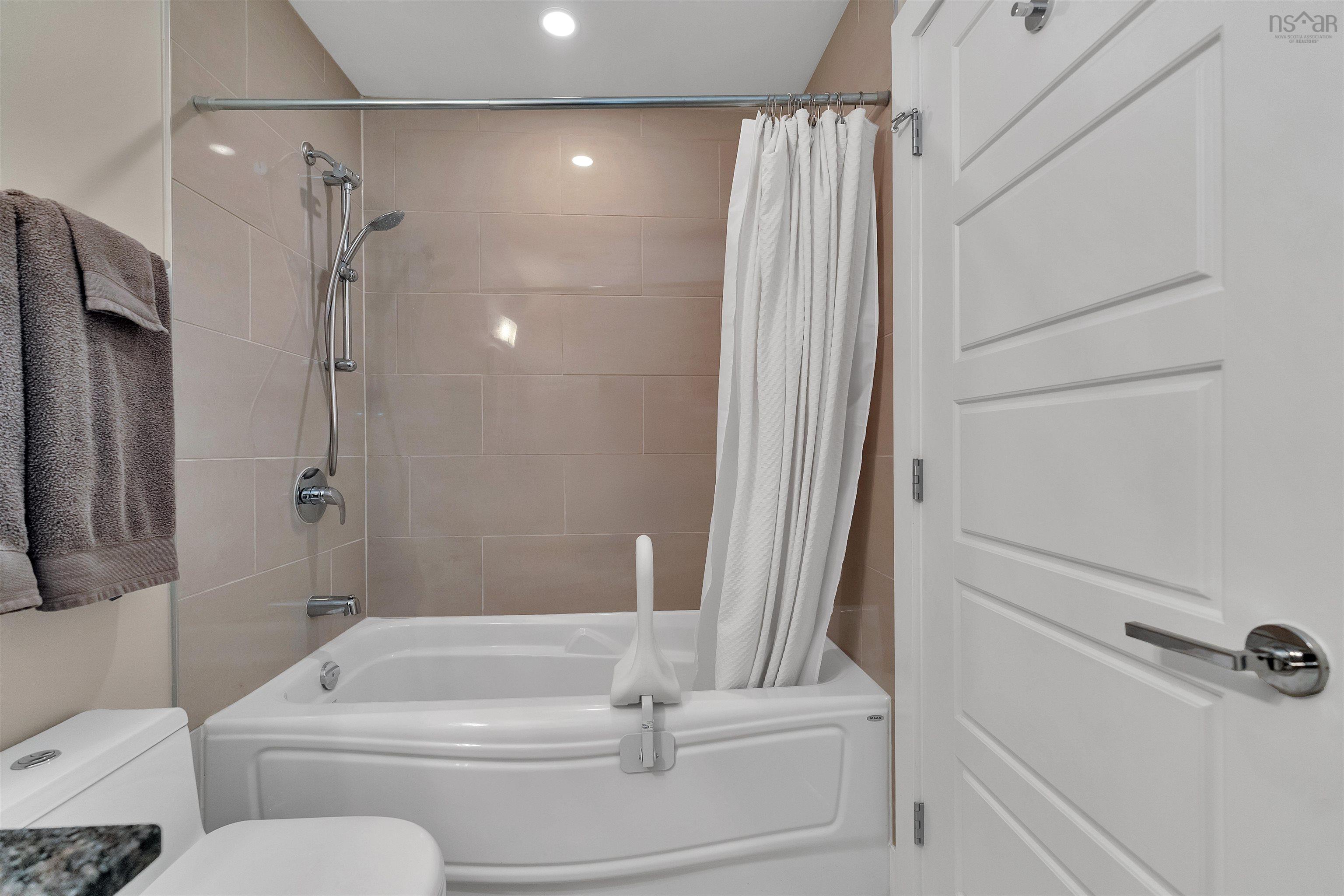 $599,900.00: 1003 31 Kings Wharf Place, Dartmouth