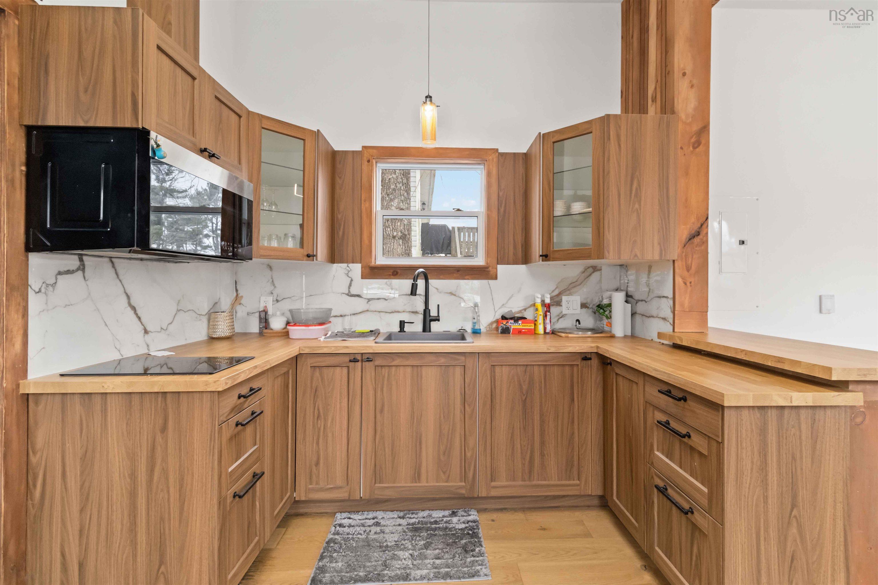 $385,000.00: 2090 Sackville Drive, Middle Sackville