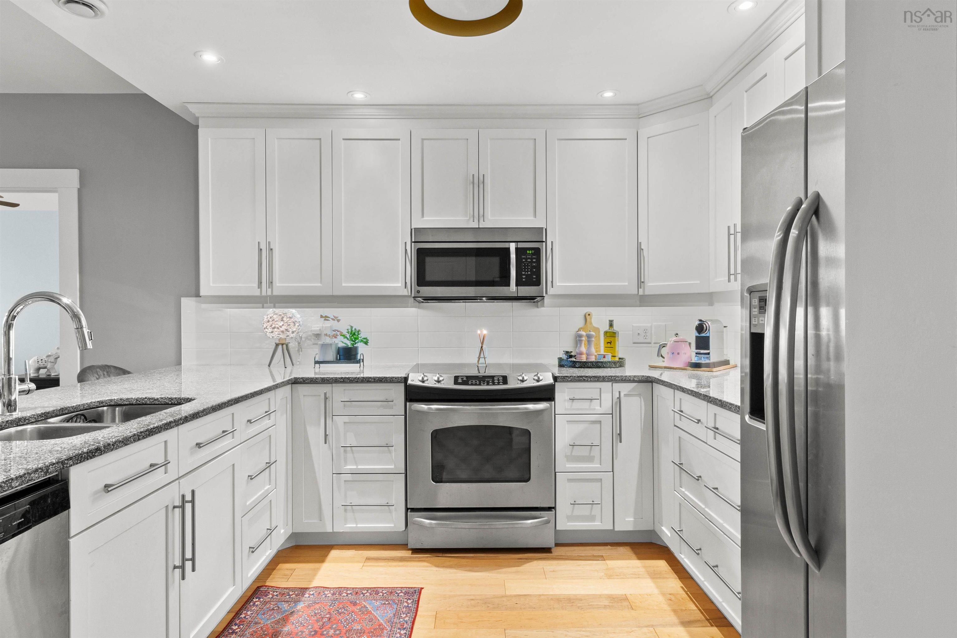 $649,000.00: 509 220 Waterfront Drive, Bedford