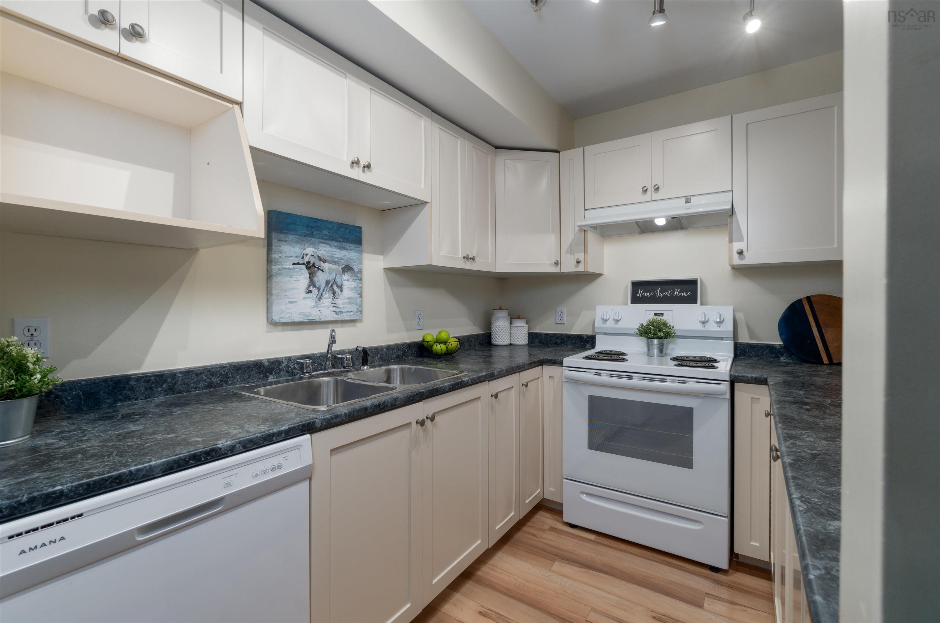 $449,900.00: 409 162 Ochterloney Street, Dartmouth