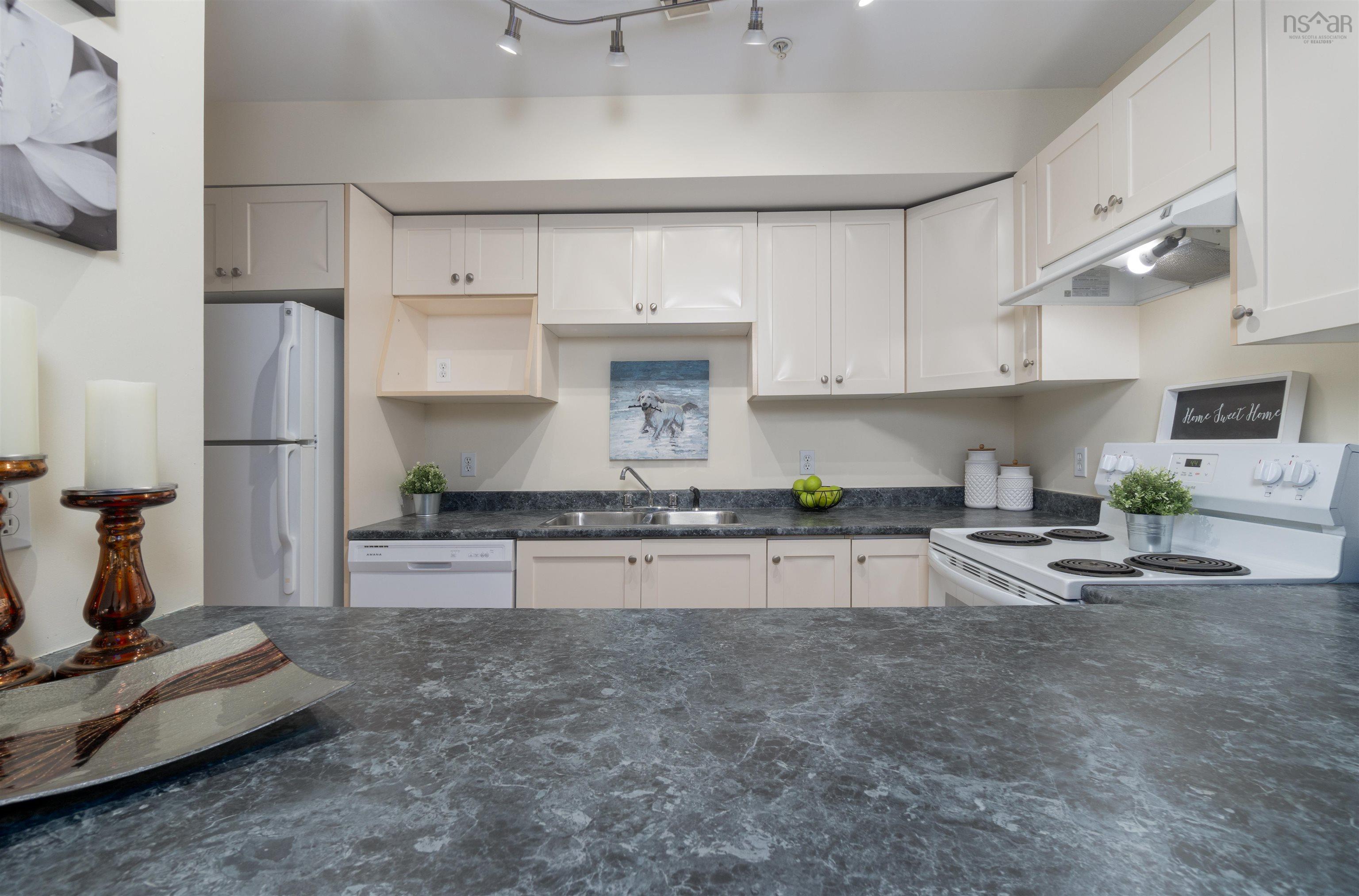$449,900.00: 409 162 Ochterloney Street, Dartmouth