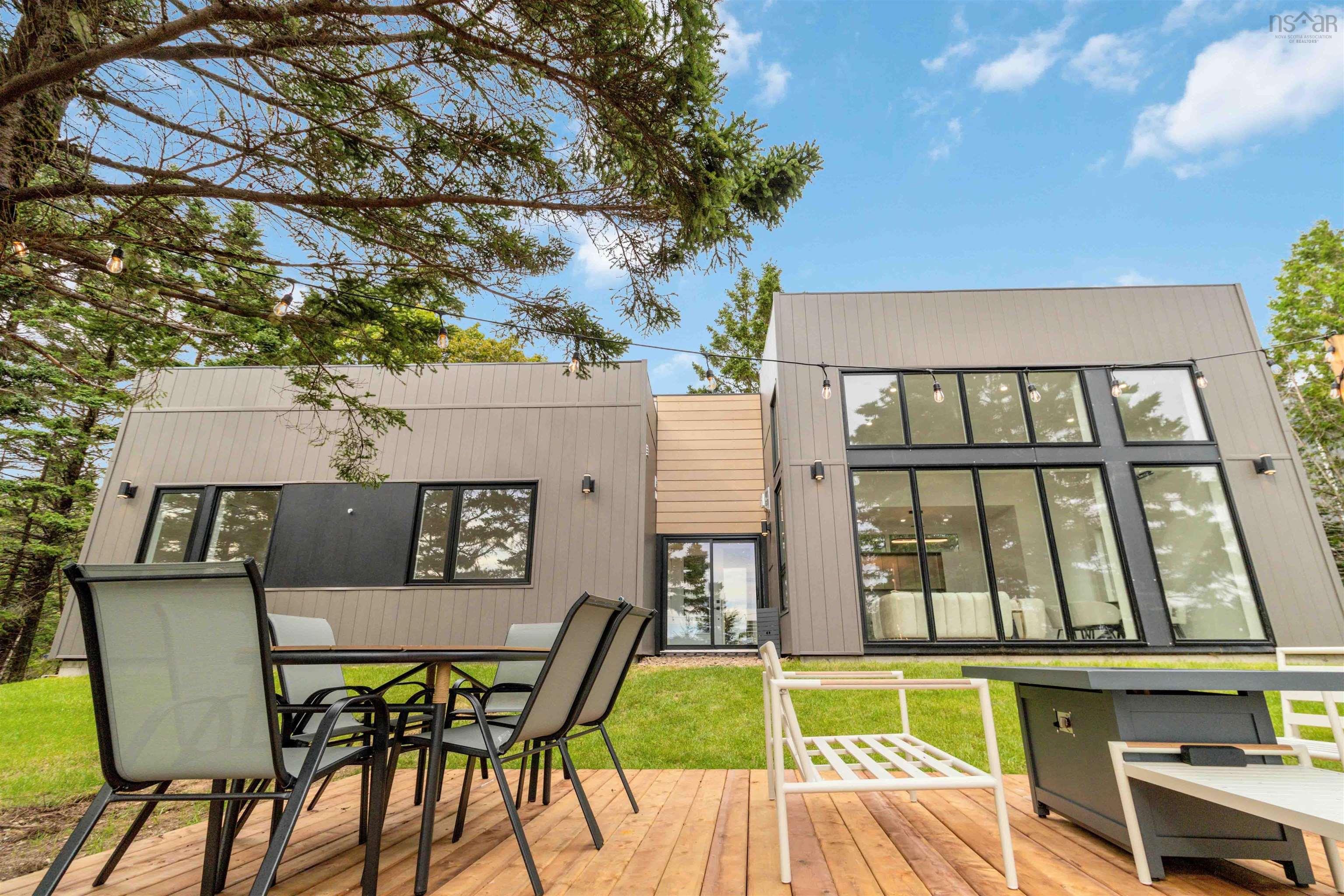 $1,950,000.00: 3432/3434 Prospect Road, Whites Lake