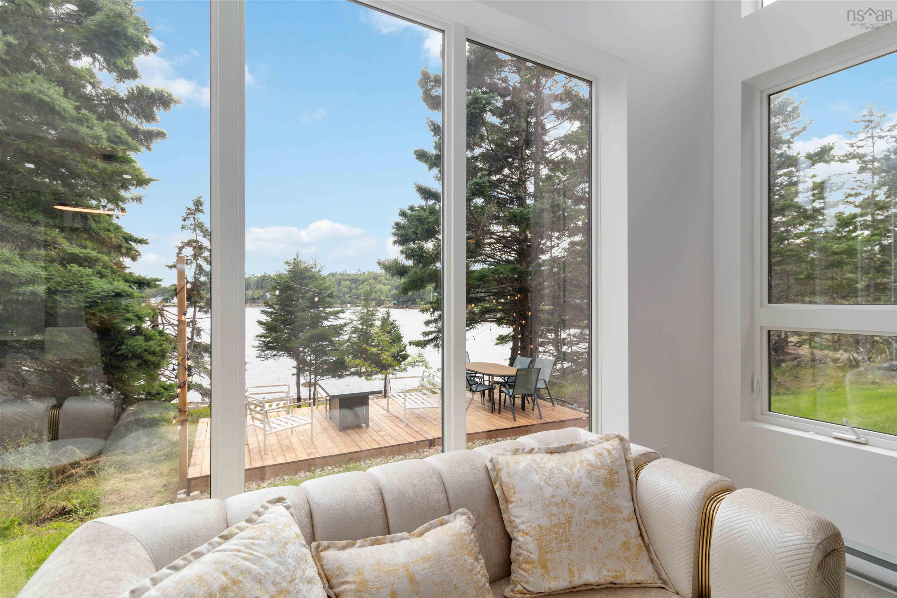 $1,950,000.00: 3432/3434 Prospect Road, Whites Lake