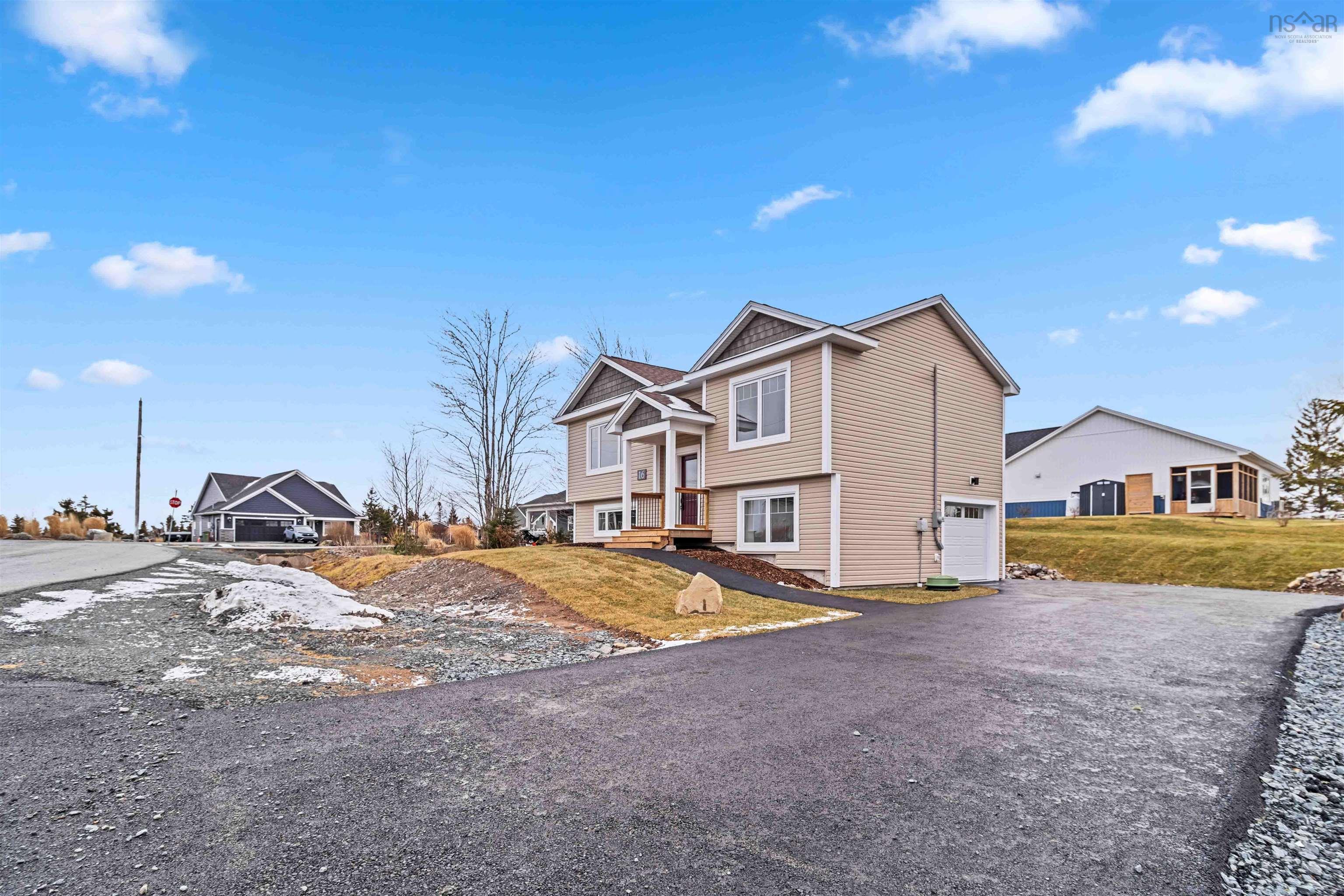 $563,900.00: 16 Coralberry, Porters Lake