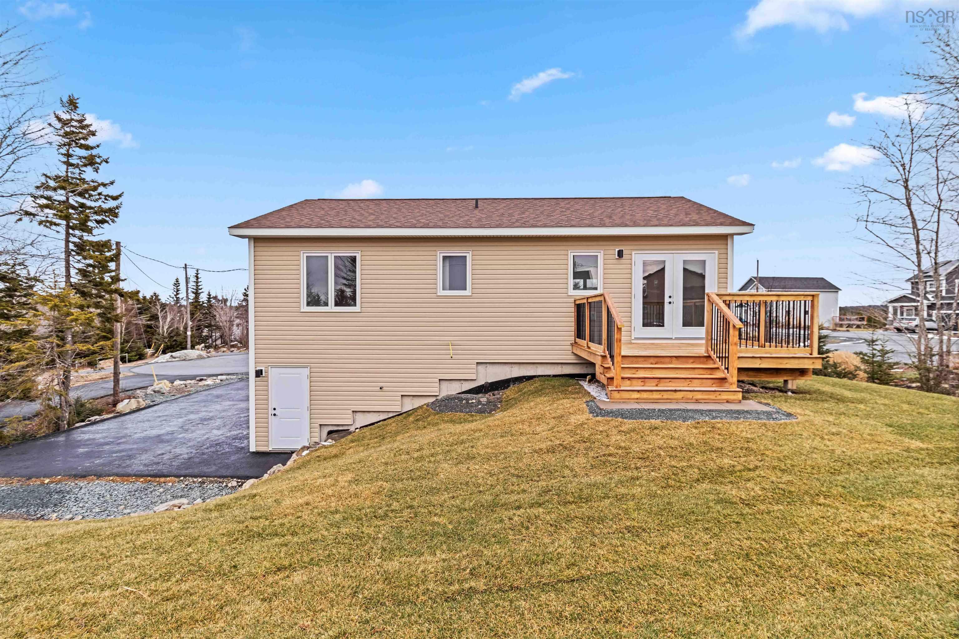 $563,900.00: 16 Coralberry, Porters Lake