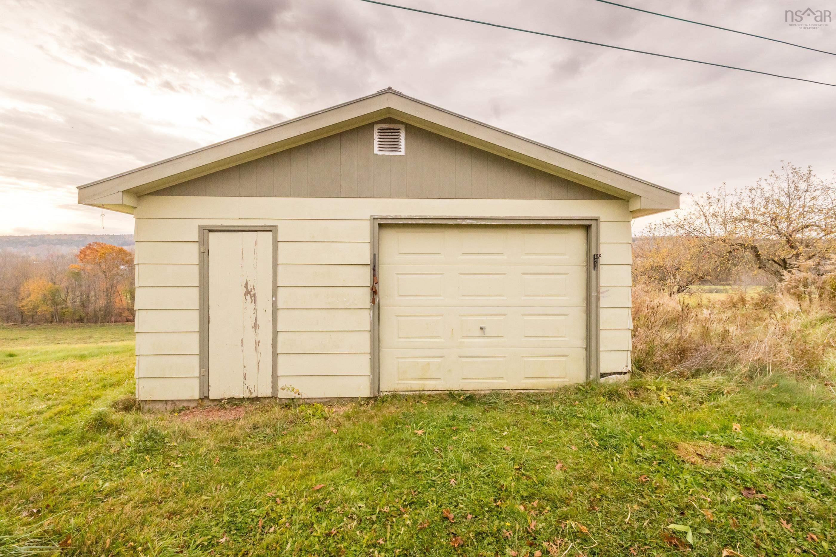 $474,900.00: 2214 White Rock Road, Gaspereau