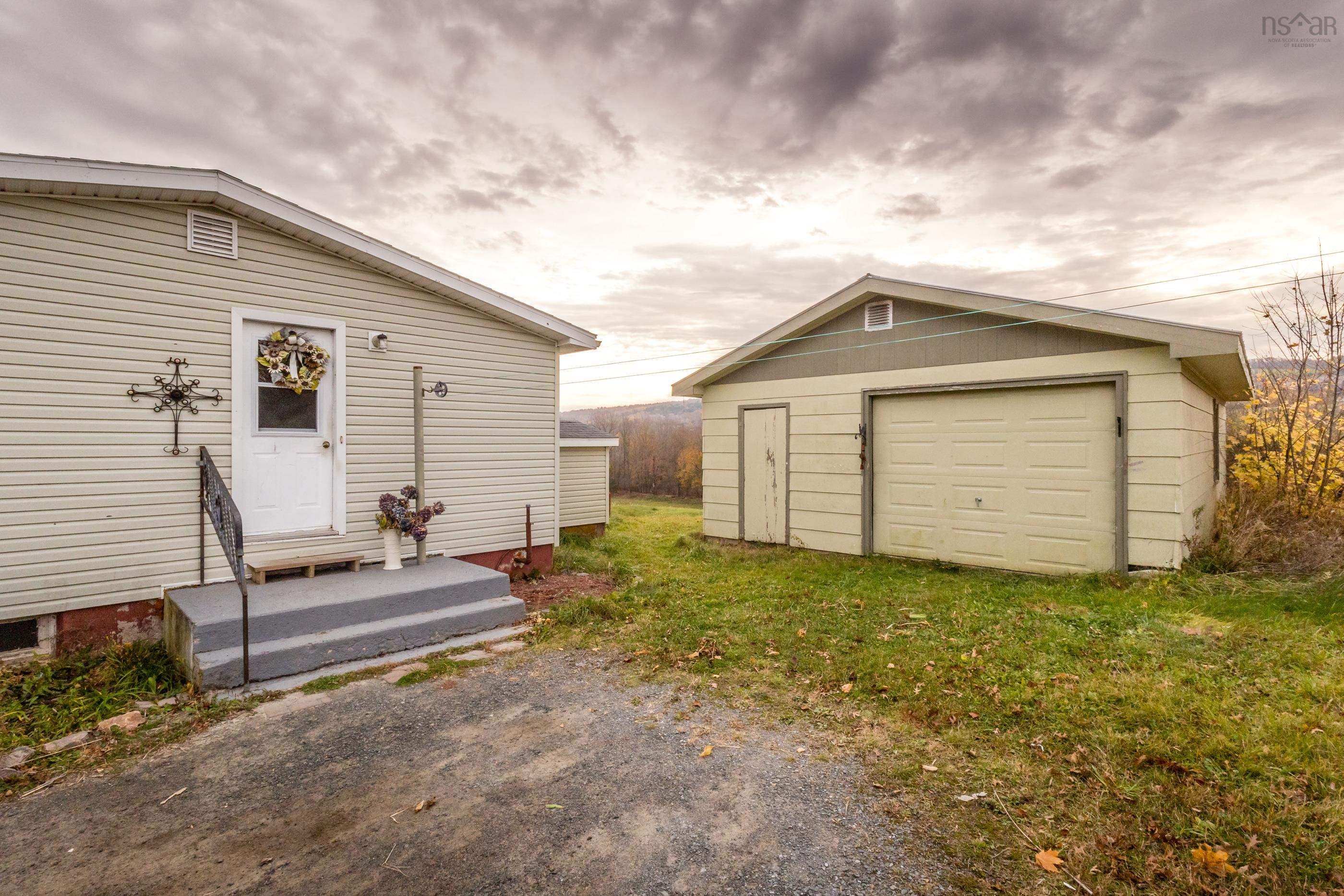 $474,900.00: 2214 White Rock Road, Gaspereau