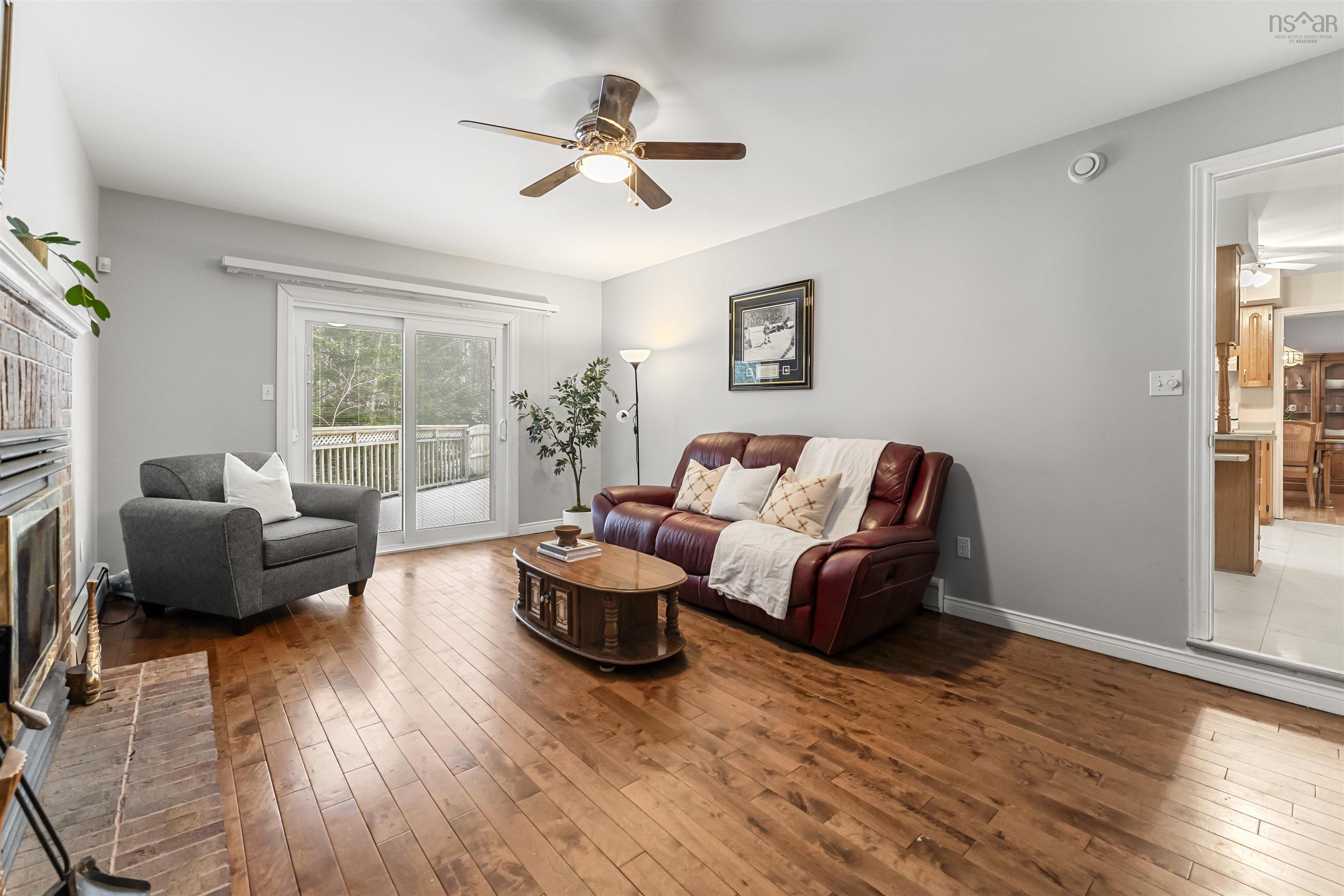 $699,900.00: 226 Kingswood Drive, Kingswood