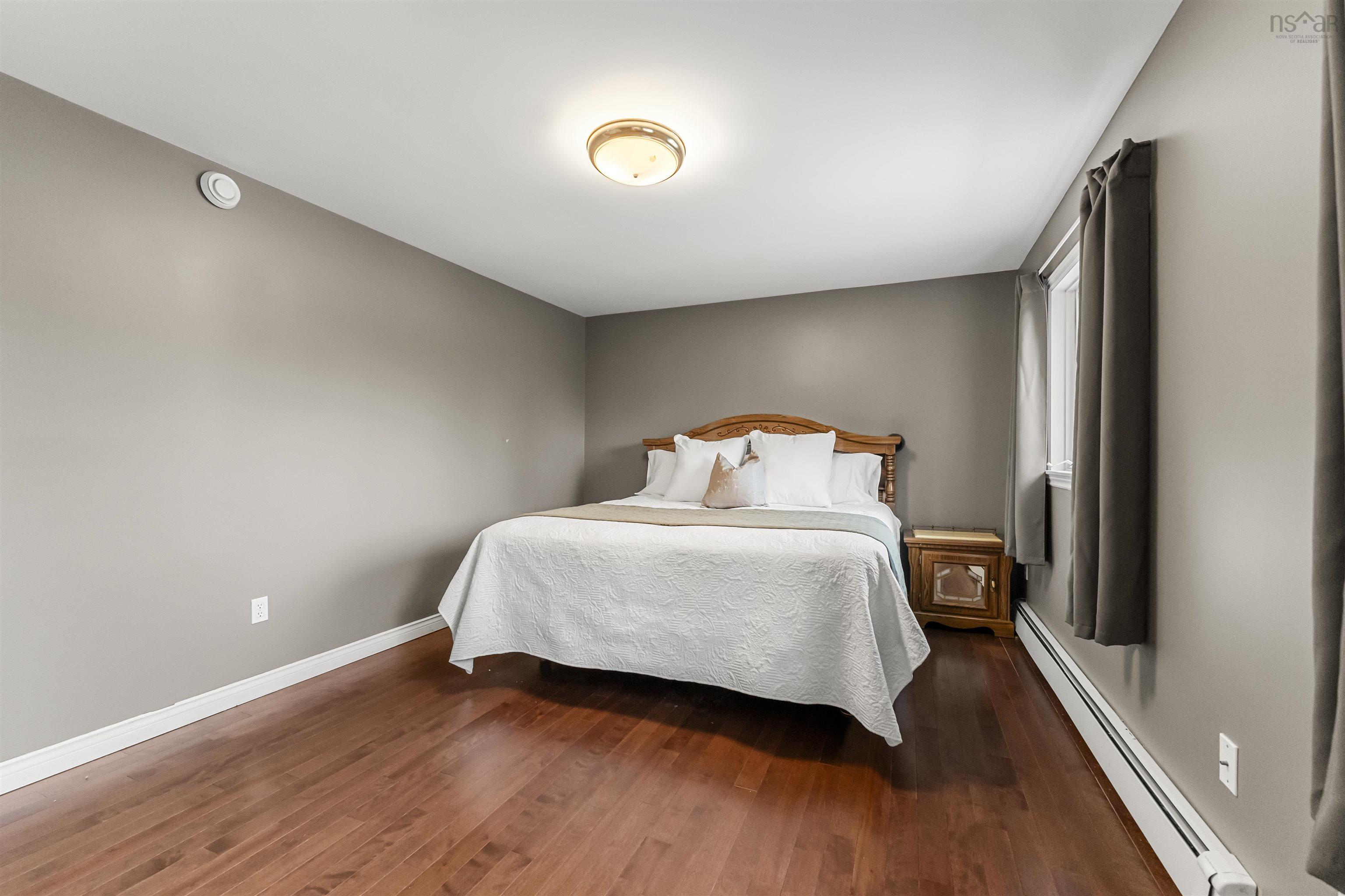 $699,900.00: 226 Kingswood Drive, Kingswood