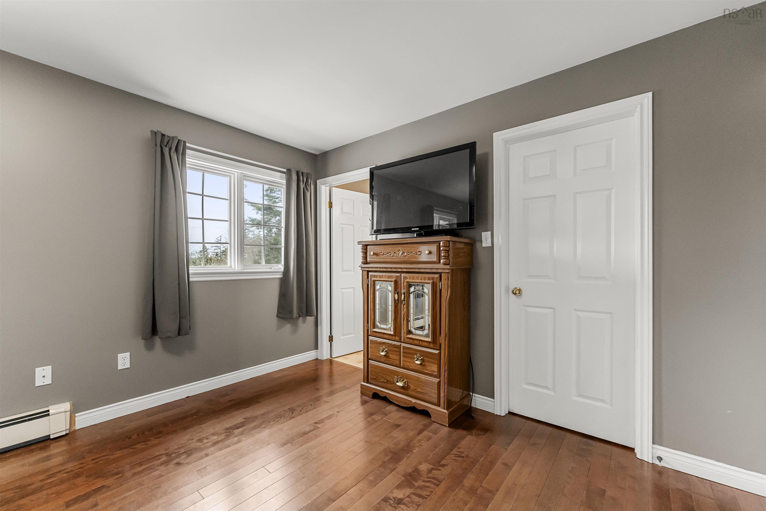 $699,900.00: 226 Kingswood Drive, Kingswood
