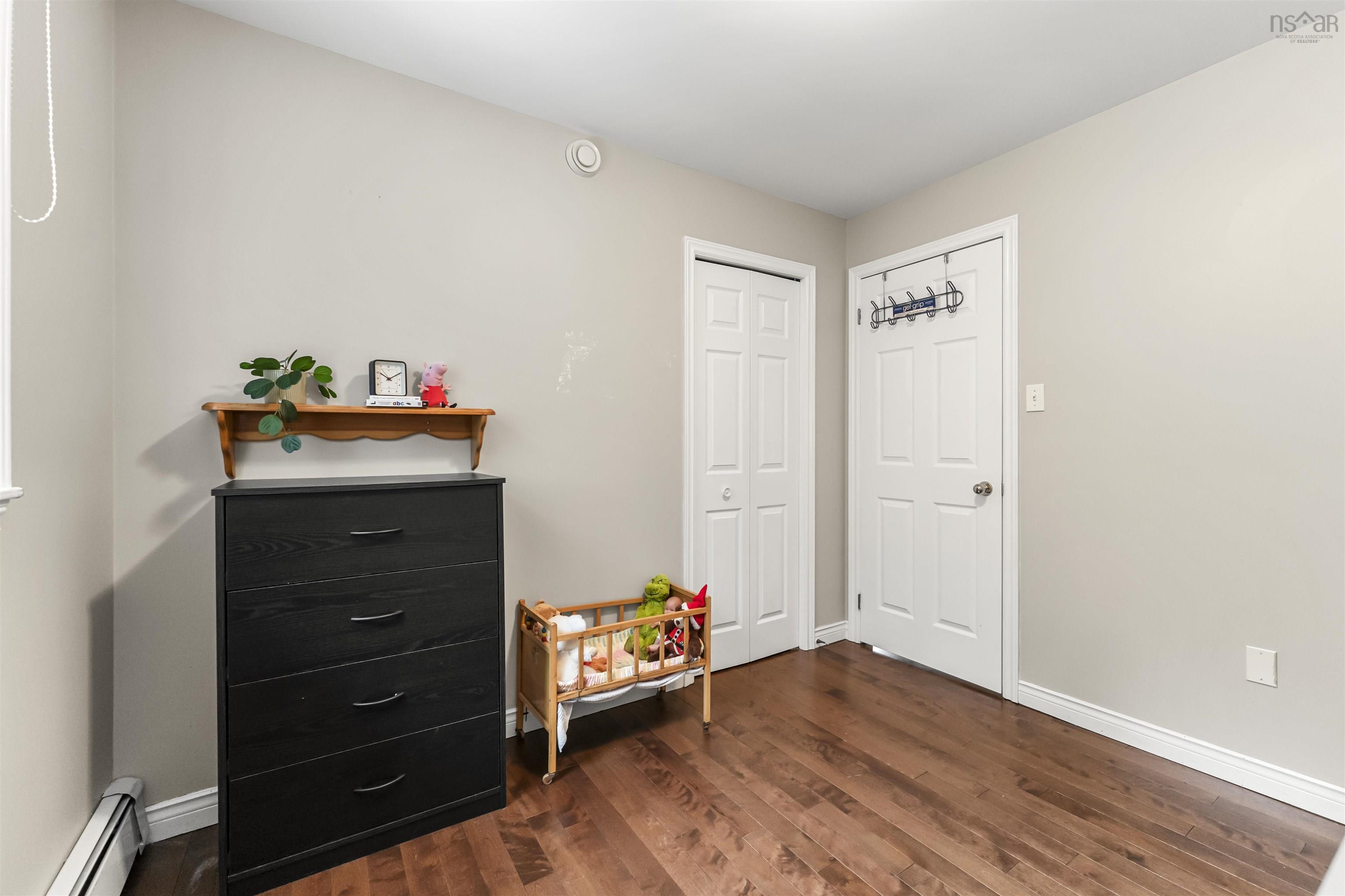 $699,900.00: 226 Kingswood Drive, Kingswood