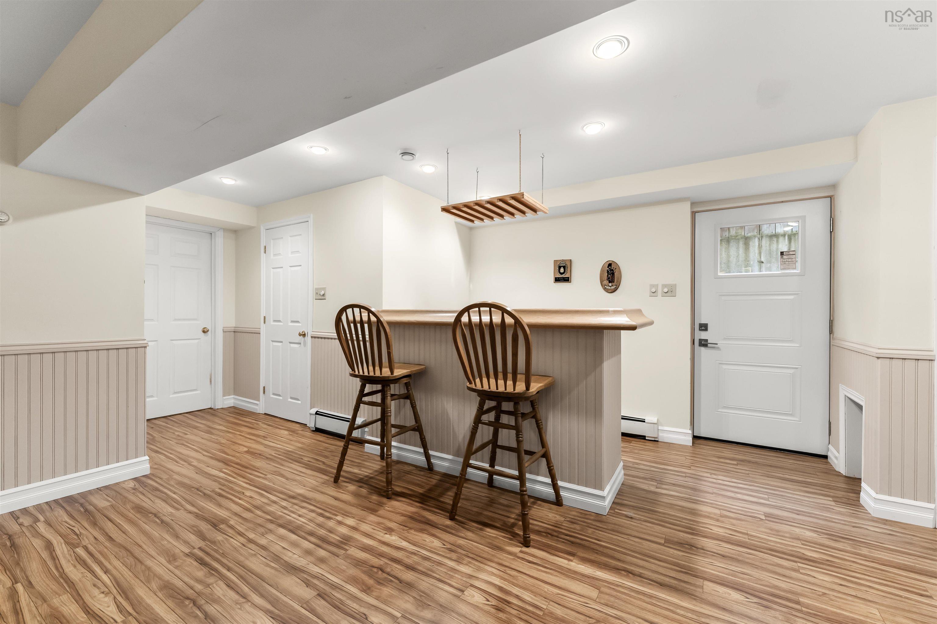 $699,900.00: 226 Kingswood Drive, Kingswood