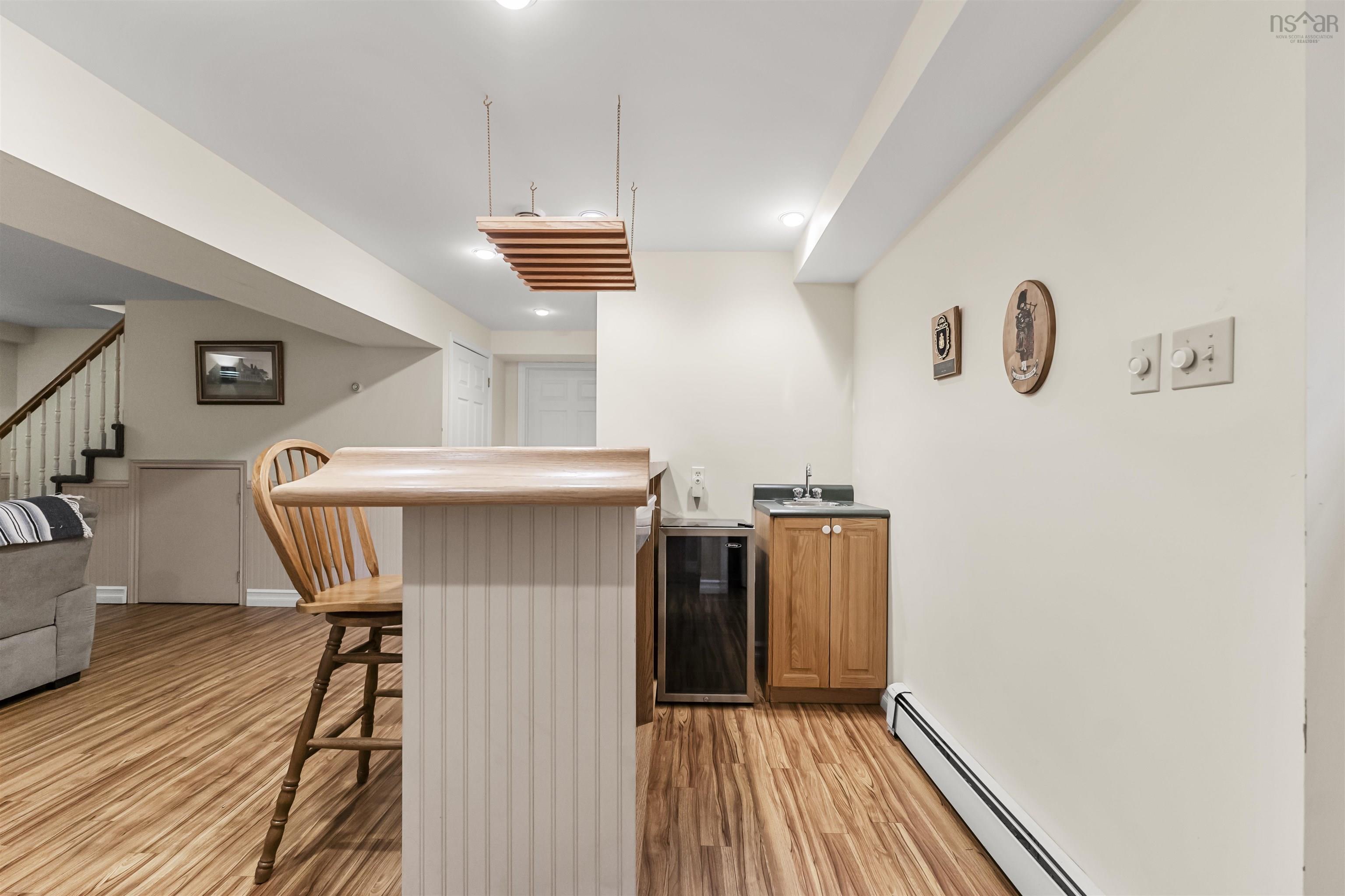 $699,900.00: 226 Kingswood Drive, Kingswood