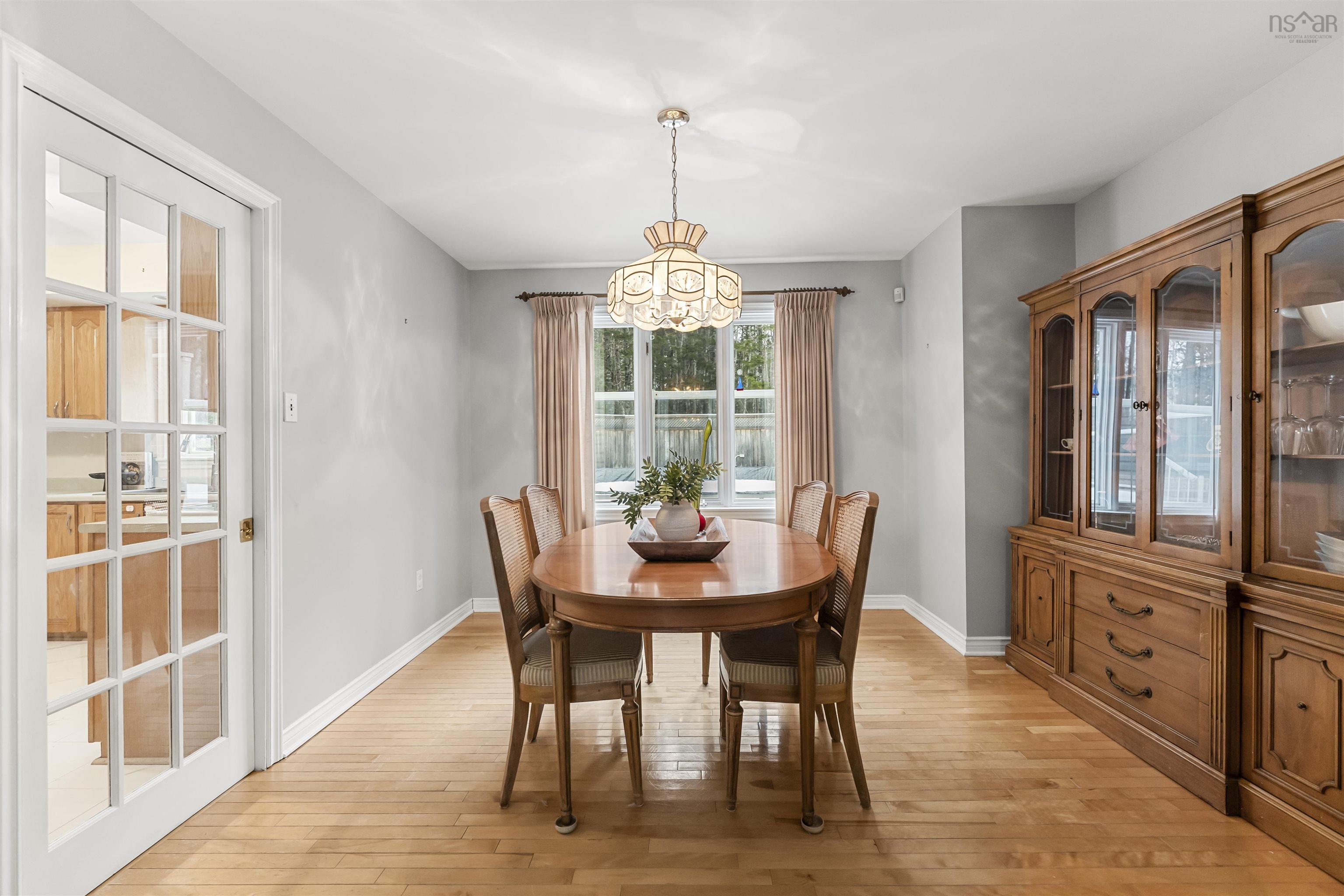 $699,900.00: 226 Kingswood Drive, Kingswood