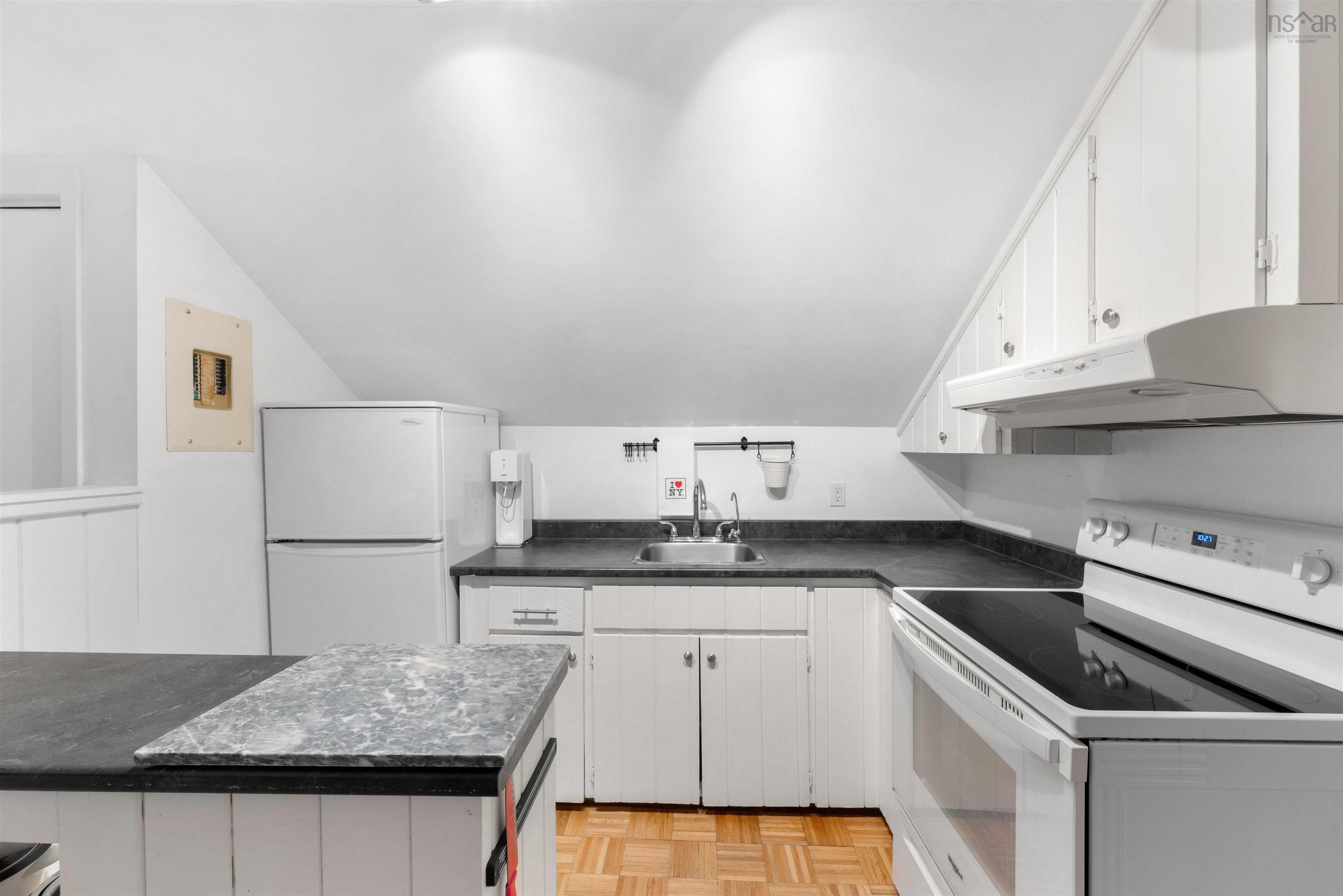 $474,000.00: 11377 Peggys Cove Road, Seabright