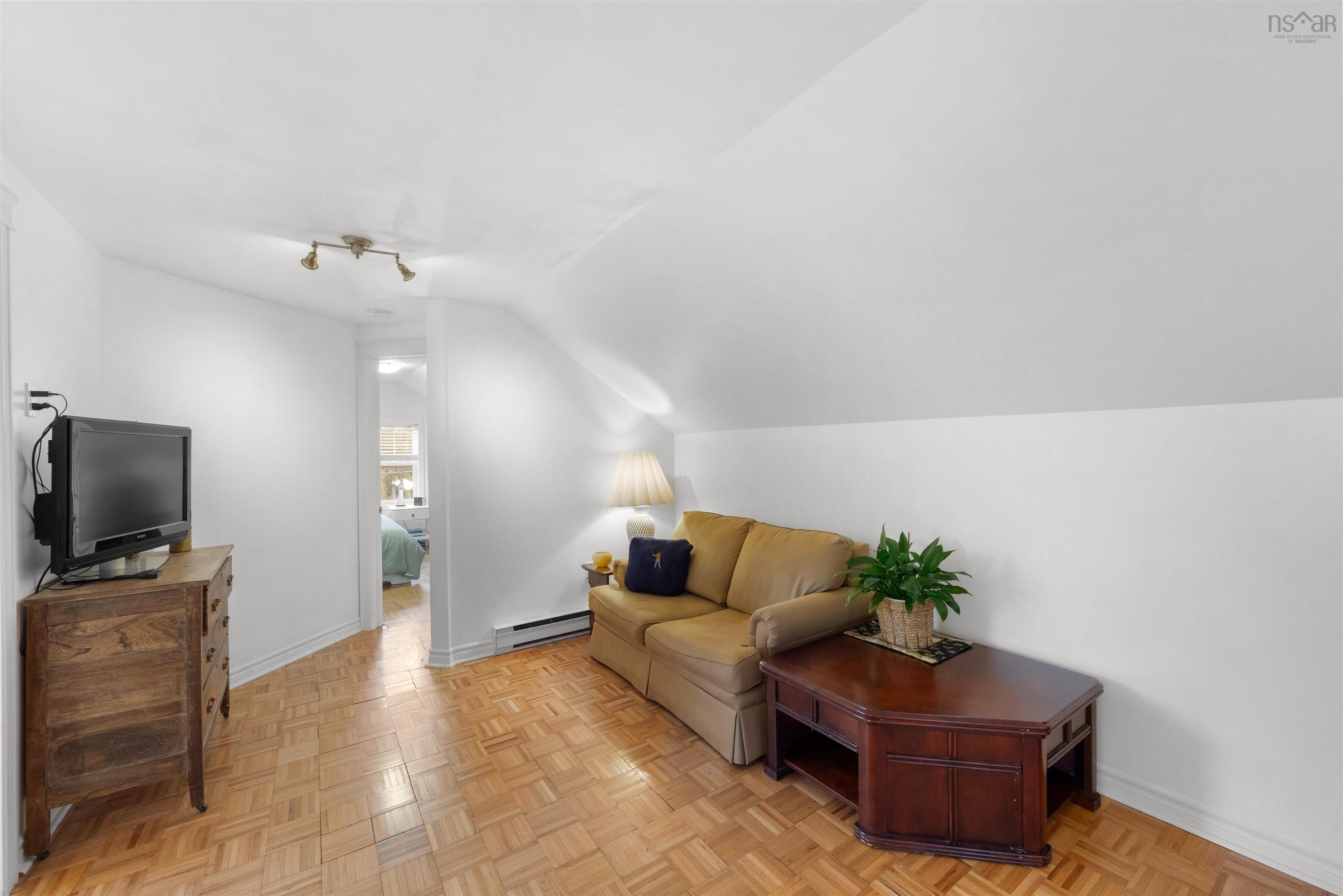 $474,000.00: 11377 Peggys Cove Road, Seabright