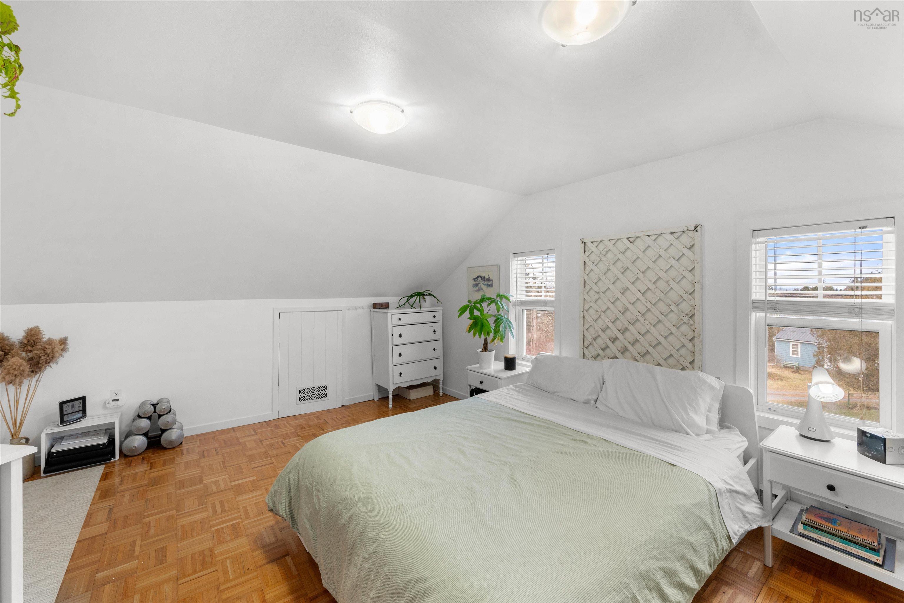 $474,000.00: 11377 Peggys Cove Road, Seabright