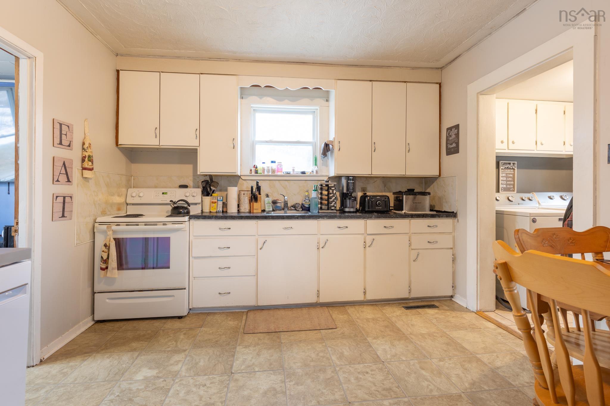 $199,900.00: 16 Belleville South Road, Belleville South