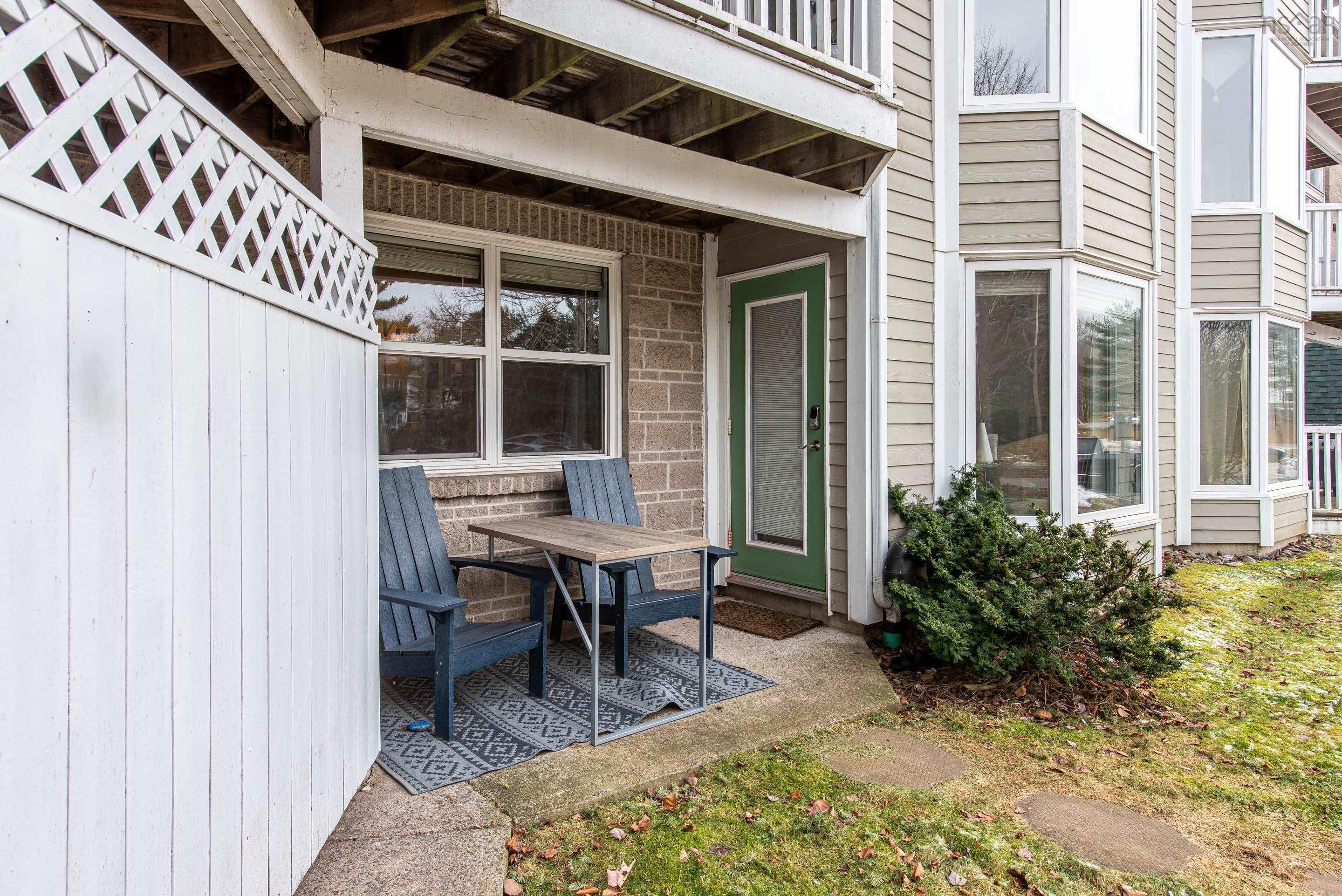 $299,900.00: 205 87 Kearney Lake Road, Halifax
