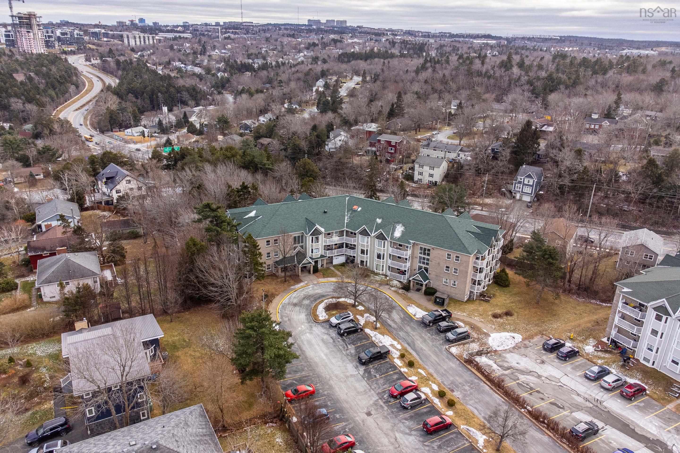 $299,900.00: 205 87 Kearney Lake Road, Halifax
