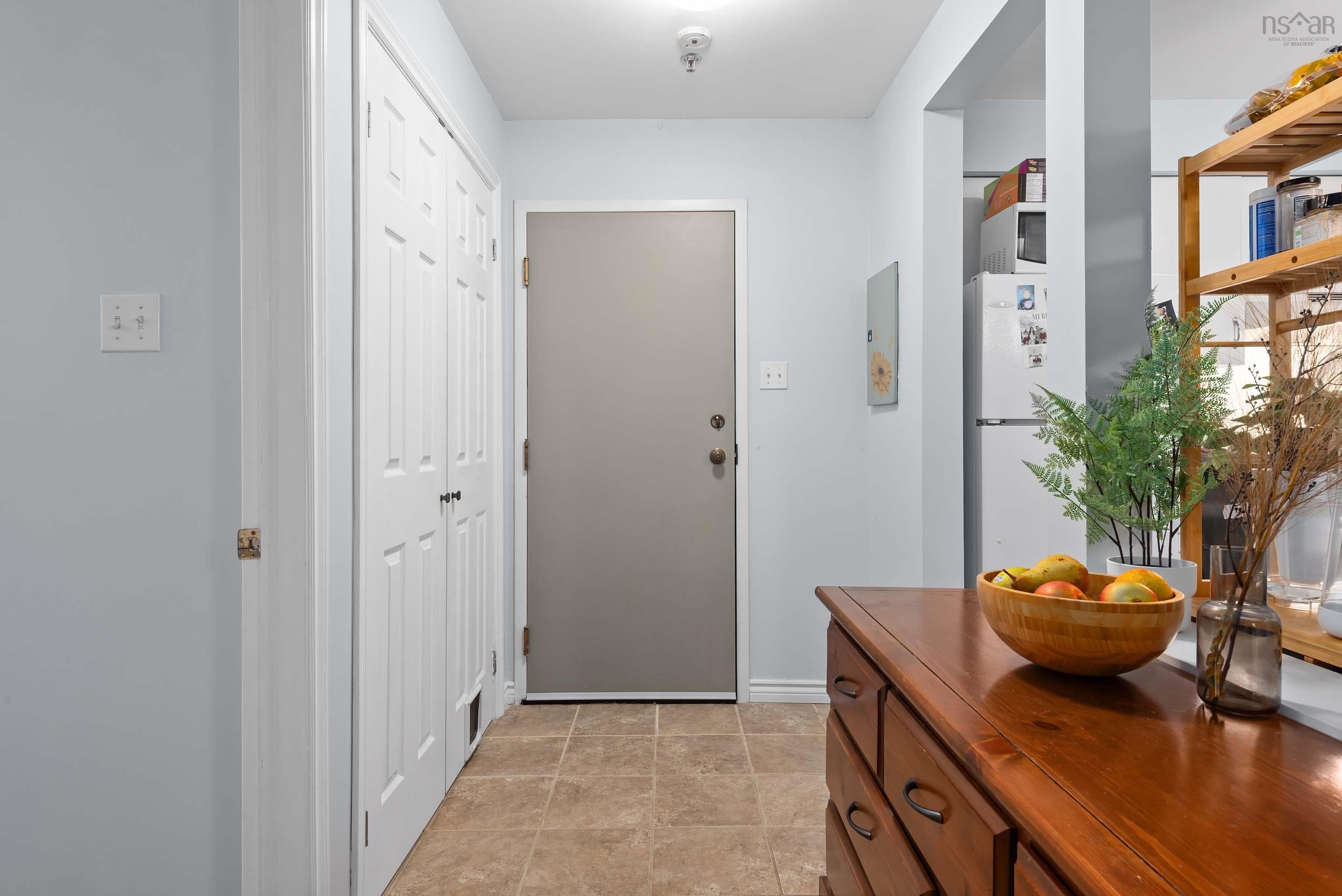 $299,900.00: 205 87 Kearney Lake Road, Halifax