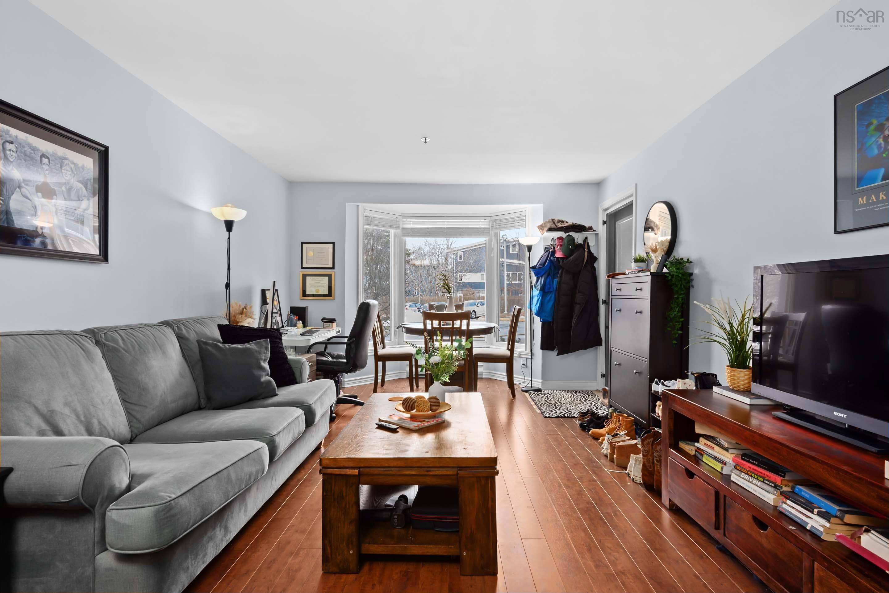 $299,900.00: 205 87 Kearney Lake Road, Halifax