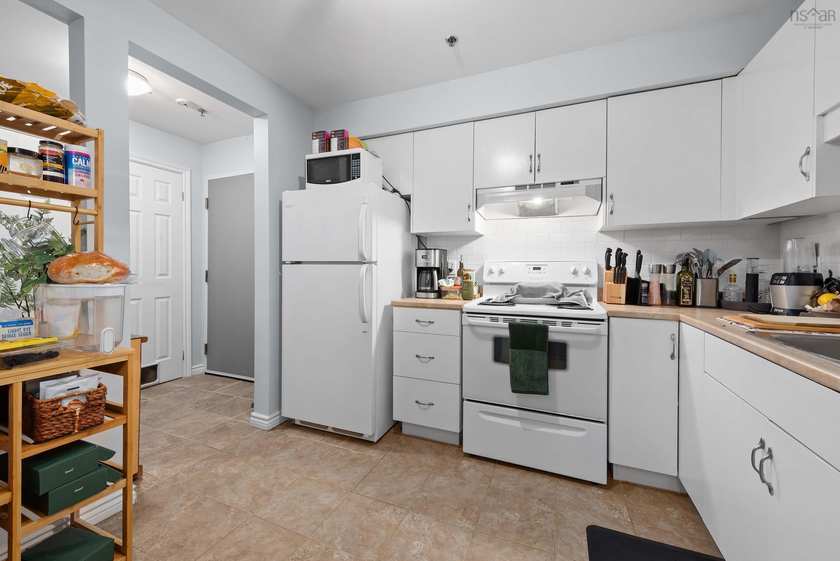$299,900.00: 205 87 Kearney Lake Road, Halifax