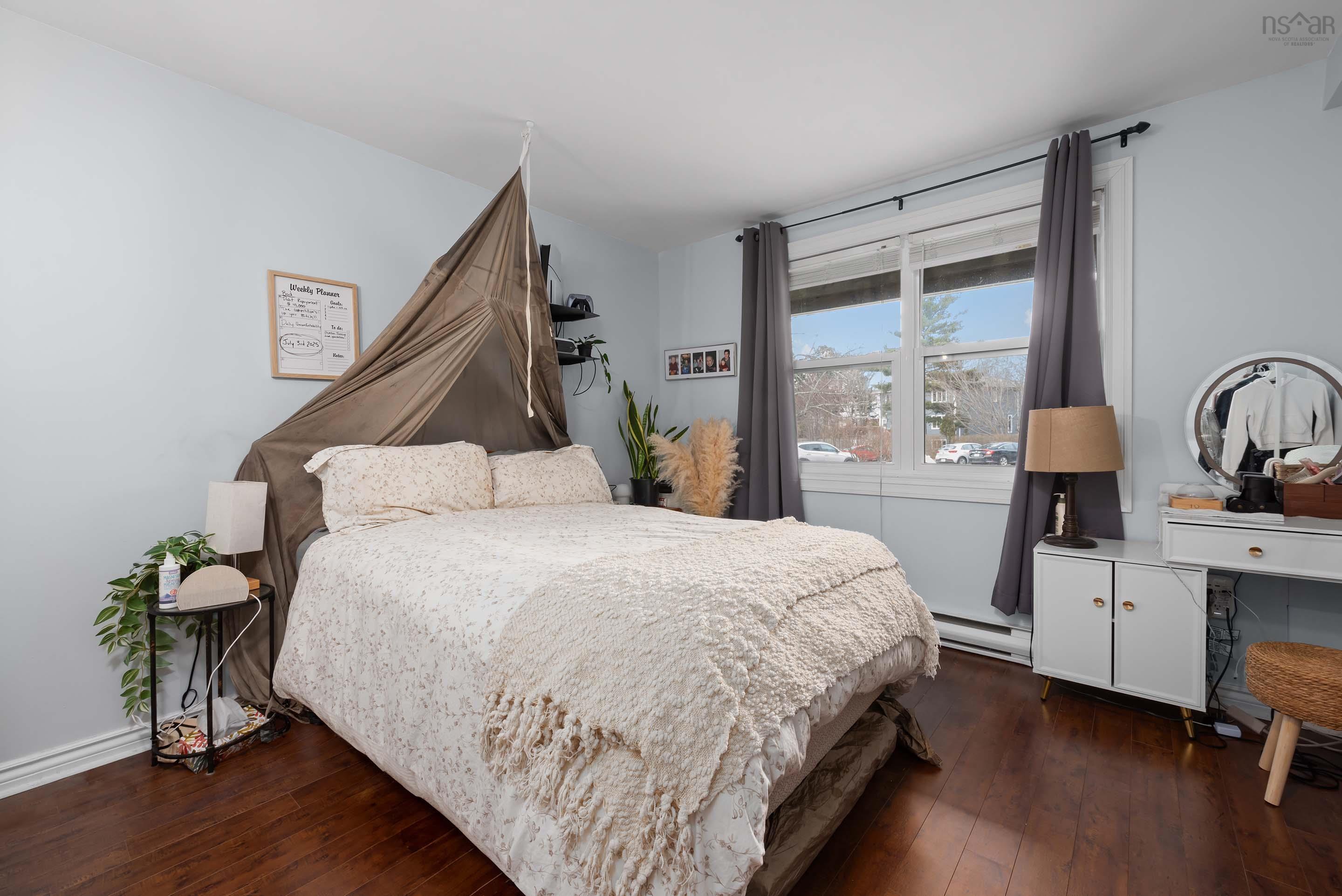 $299,900.00: 205 87 Kearney Lake Road, Halifax