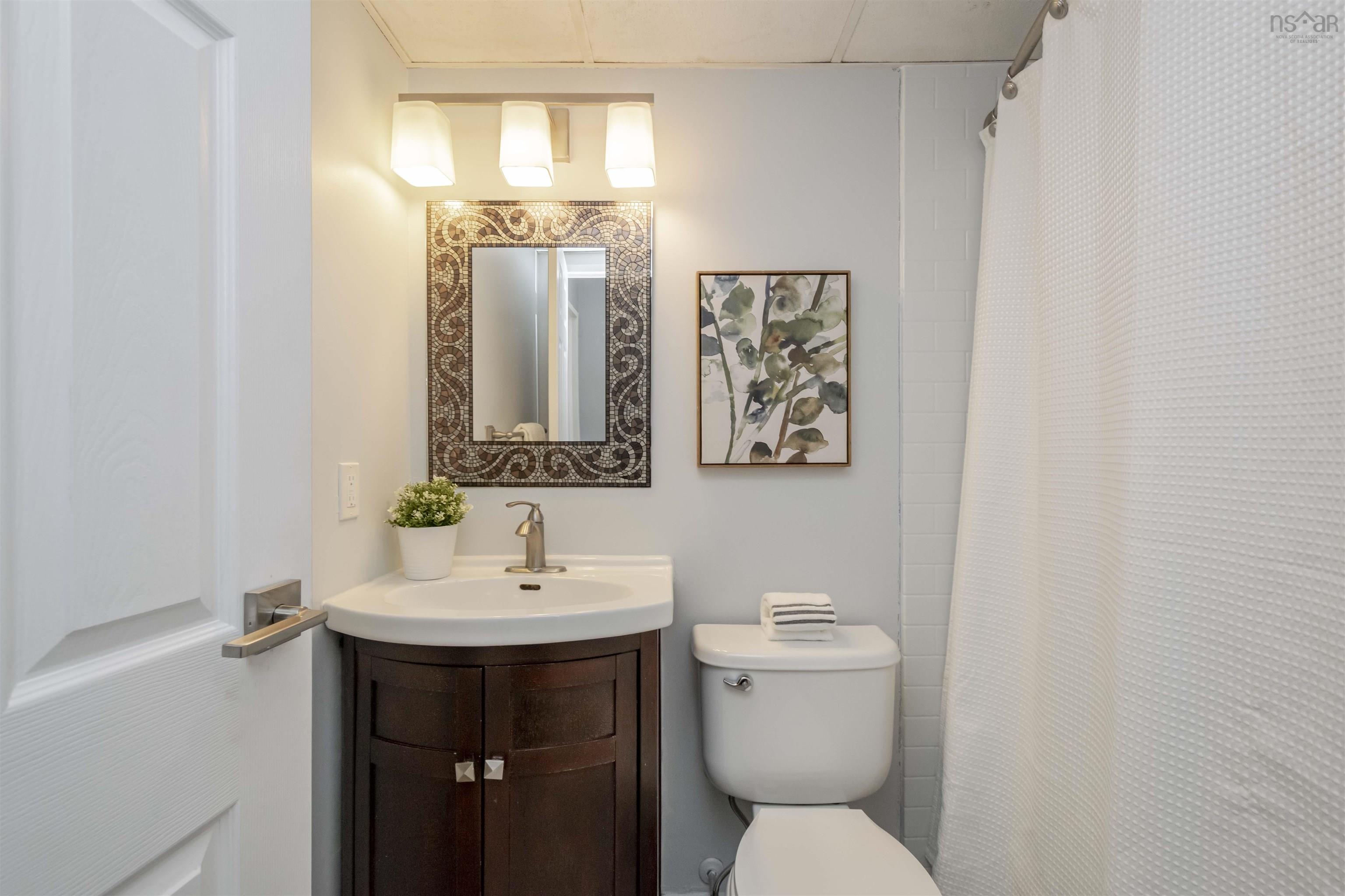 $324,900.00: 707 5572 North Ridge Rd, Halifax