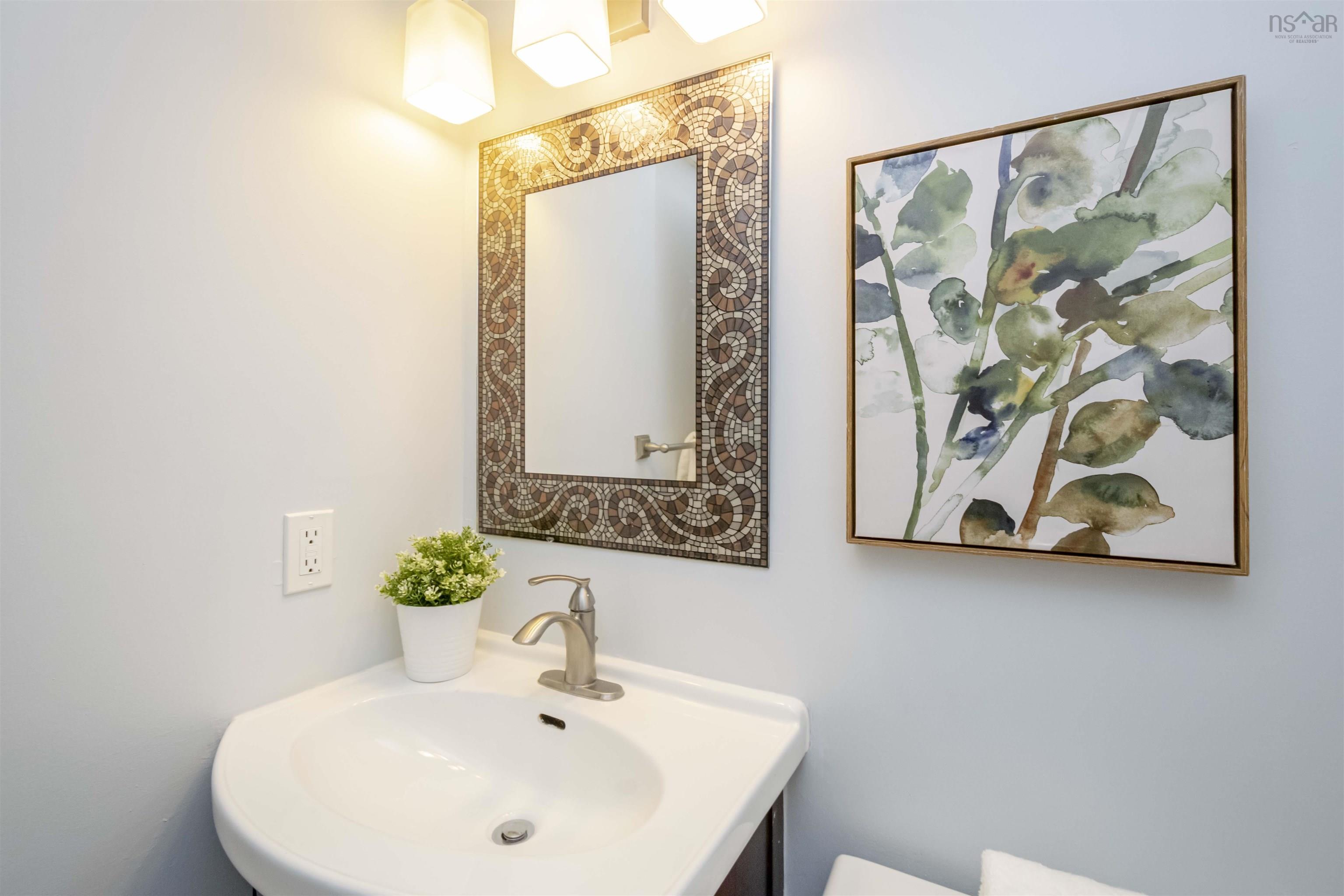 $324,900.00: 707 5572 North Ridge Rd, Halifax