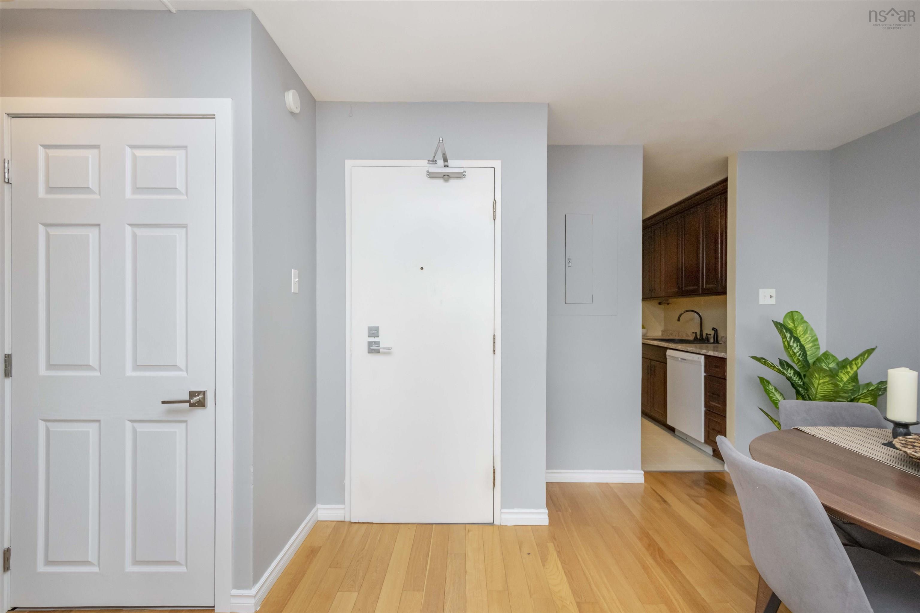 $324,900.00: 707 5572 North Ridge Rd, Halifax