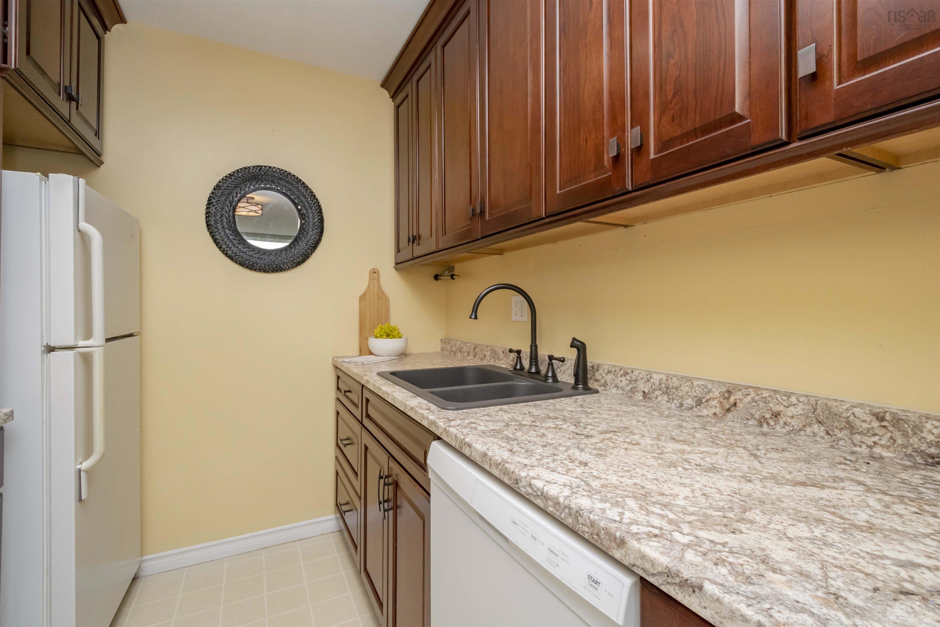 $324,900.00: 707 5572 North Ridge Rd, Halifax