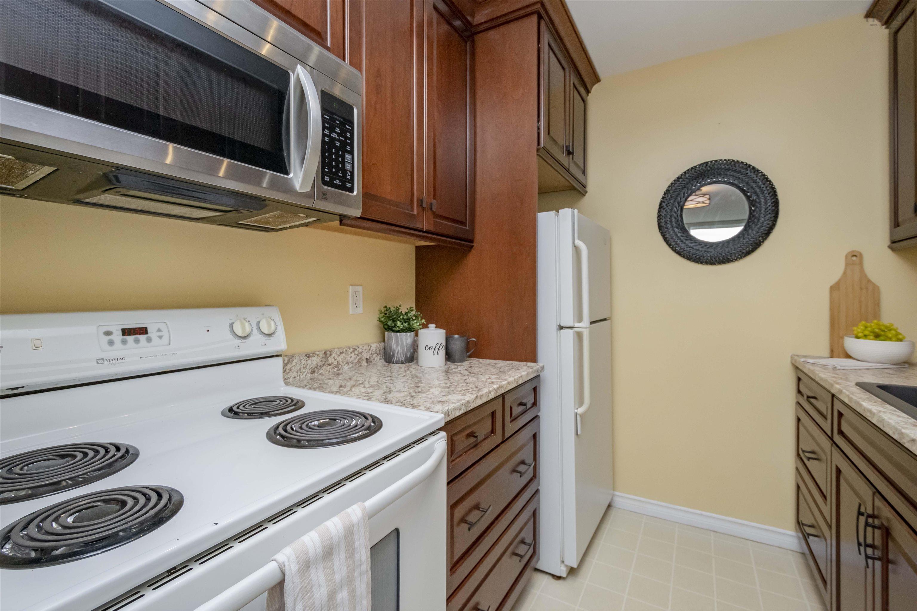 $324,900.00: 707 5572 North Ridge Rd, Halifax