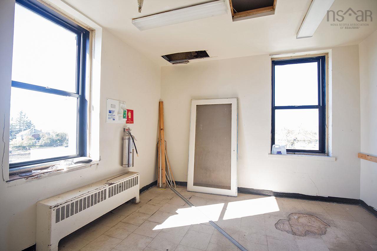 $189,900.00: 1 Lawrence Street, Amherst