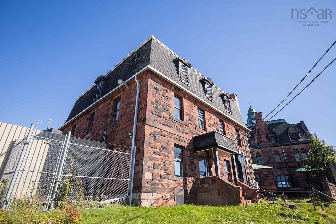 $189,900.00: 1 Lawrence Street, Amherst