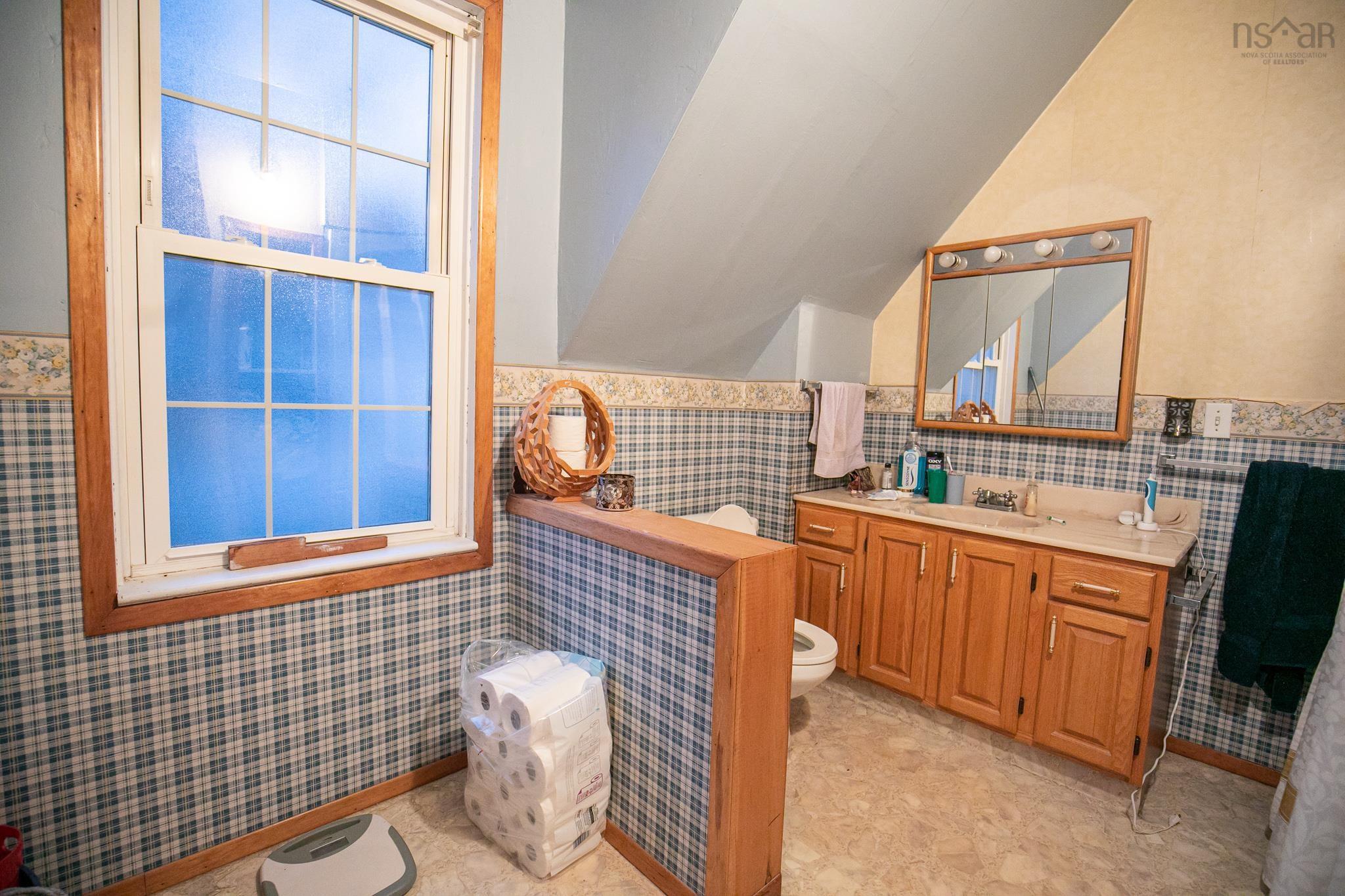 $239,900.00: 102 Church Street, Amherst