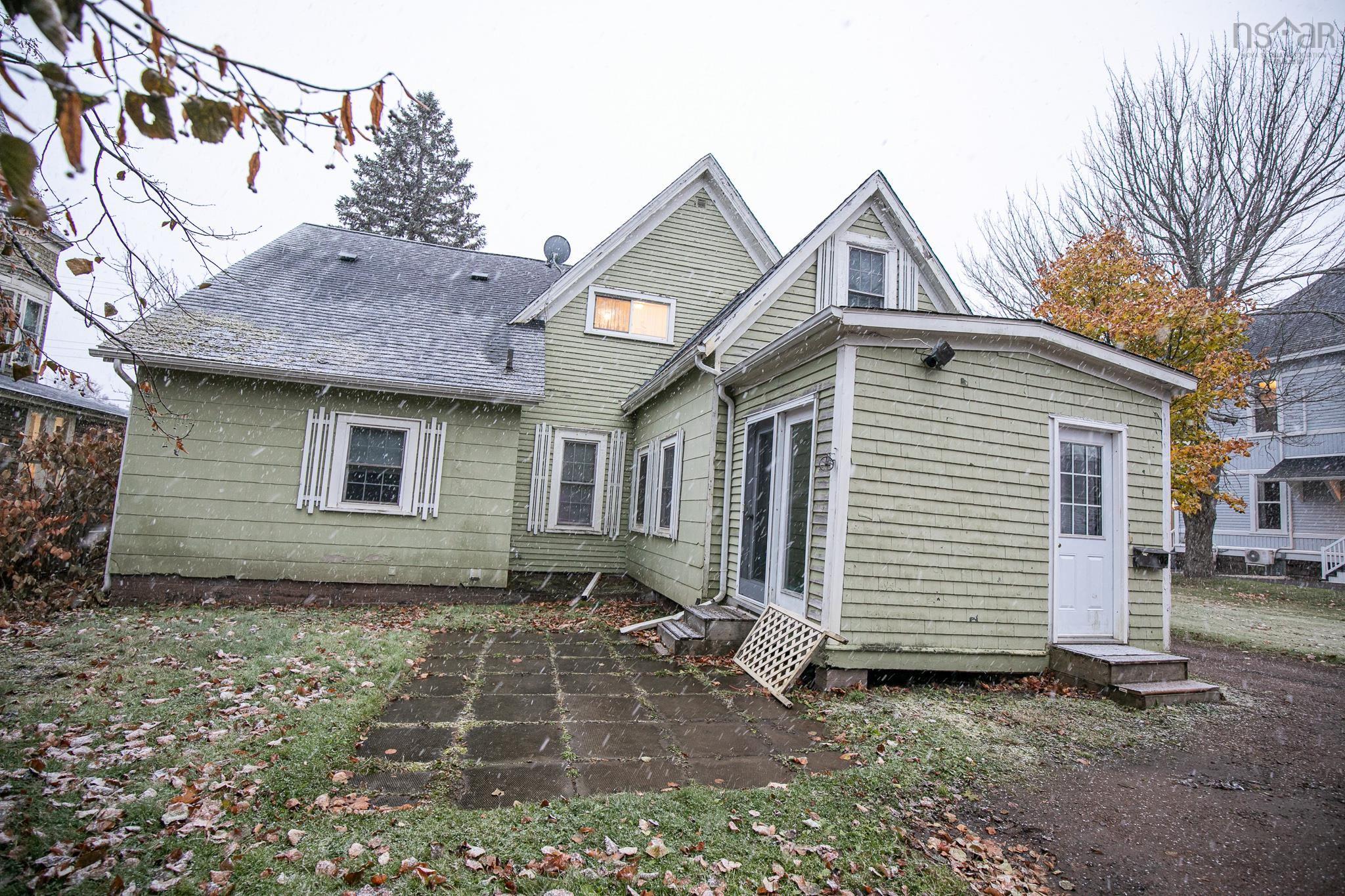 $239,900.00: 102 Church Street, Amherst