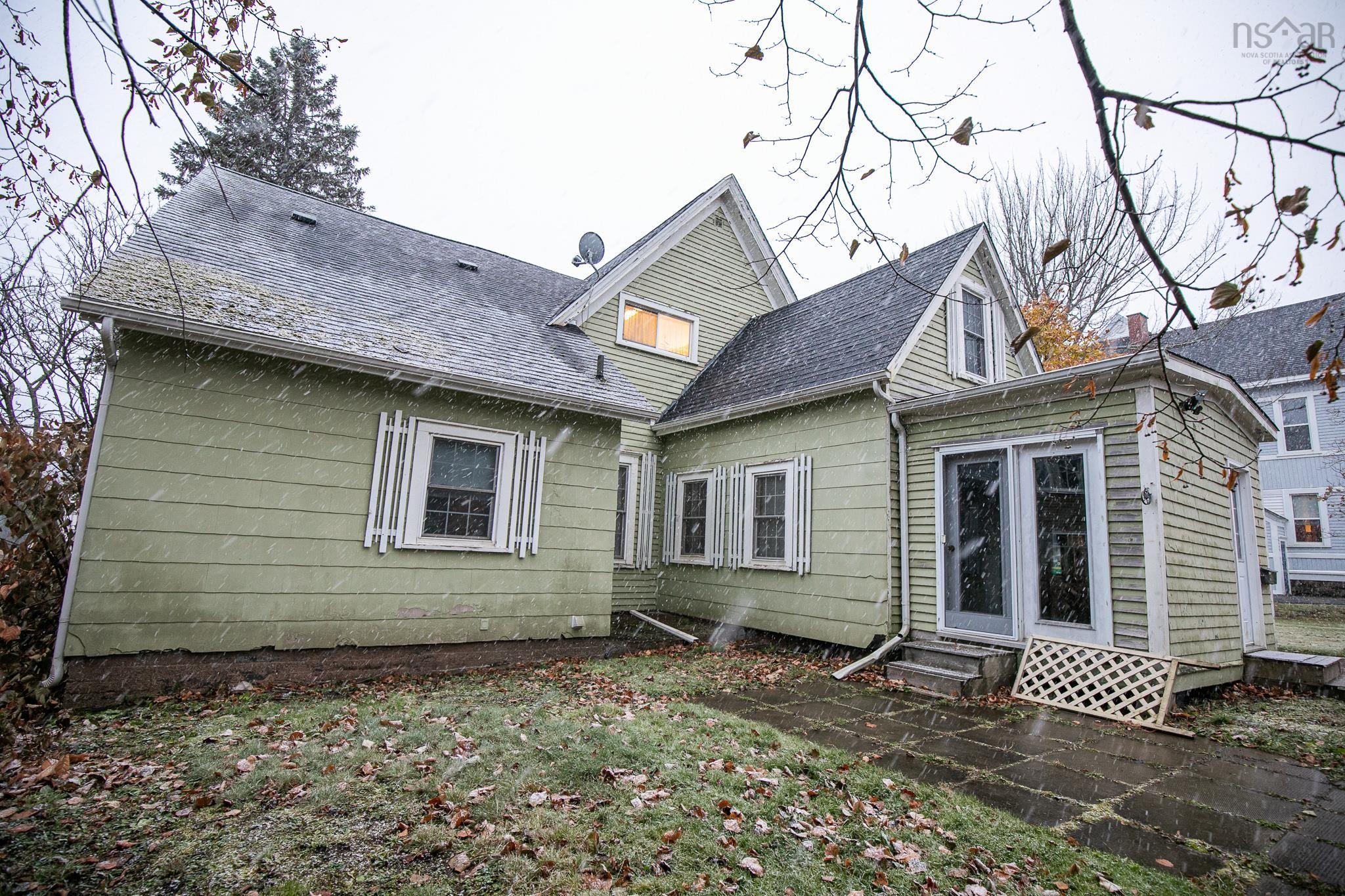 $239,900.00: 102 Church Street, Amherst