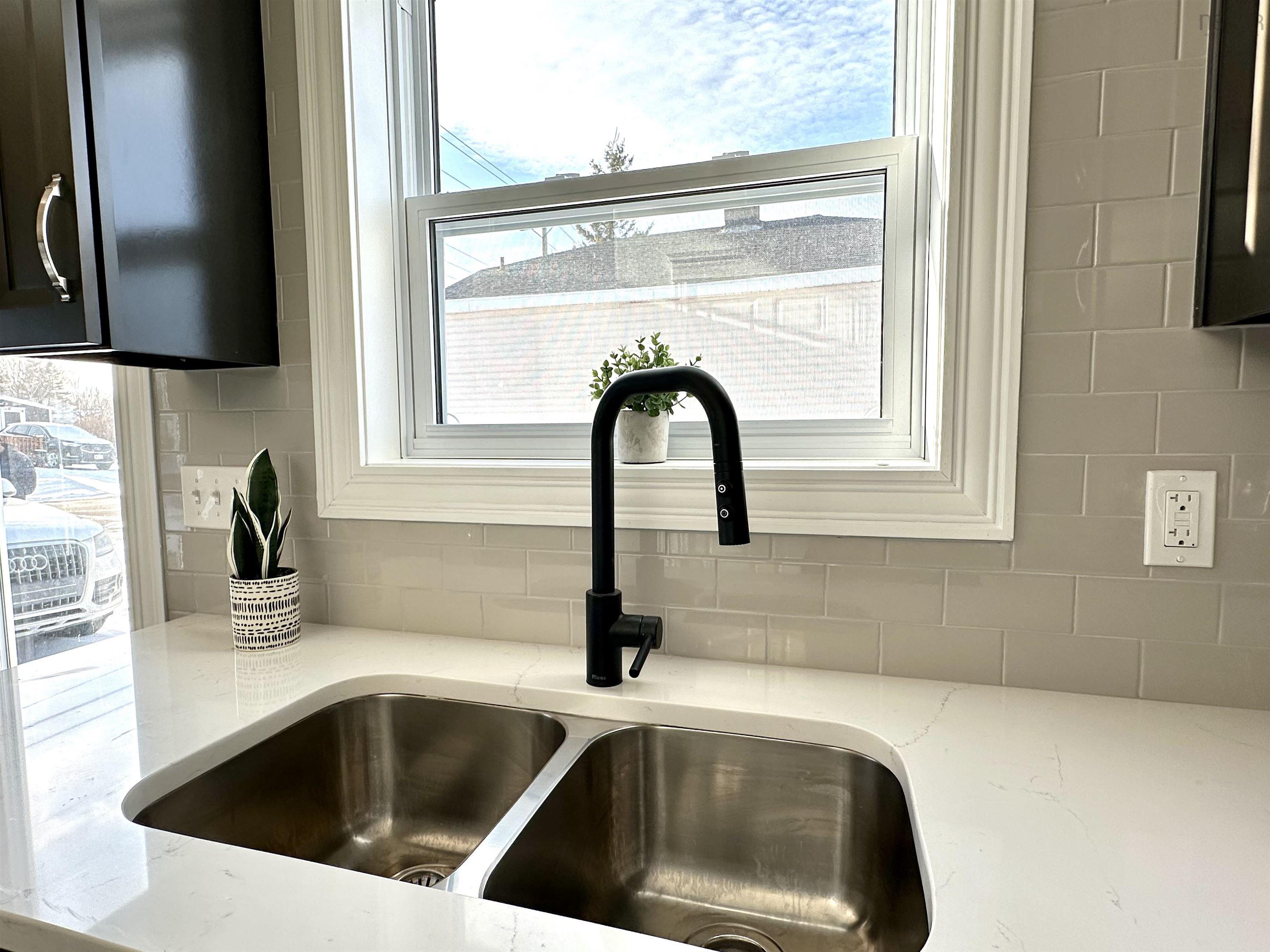$100,000.00: 46 Queen Street, Scotchtown