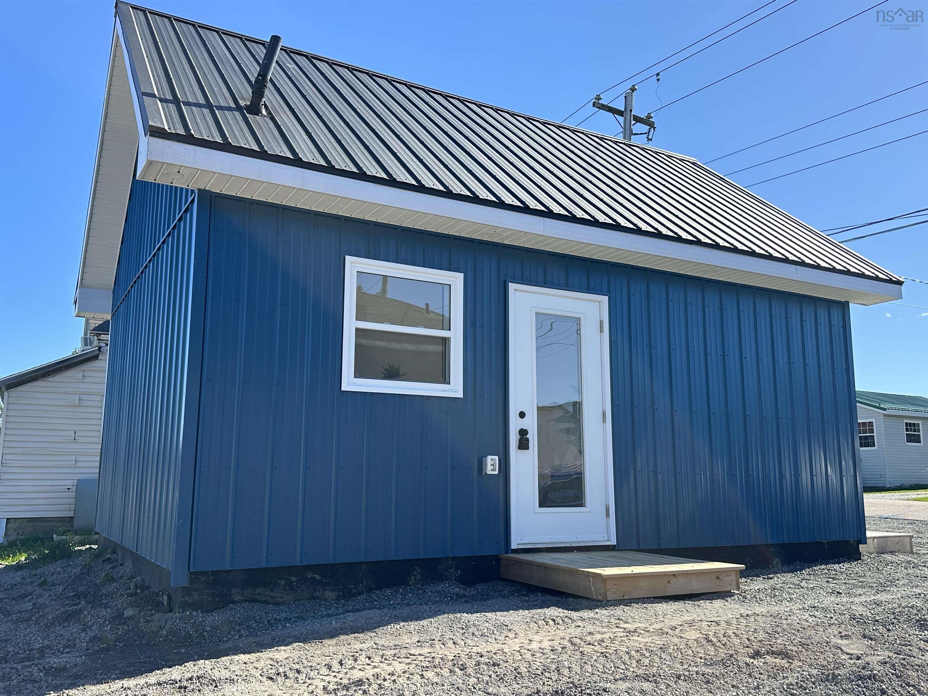 $100,000.00: 46 Queen Street, Scotchtown