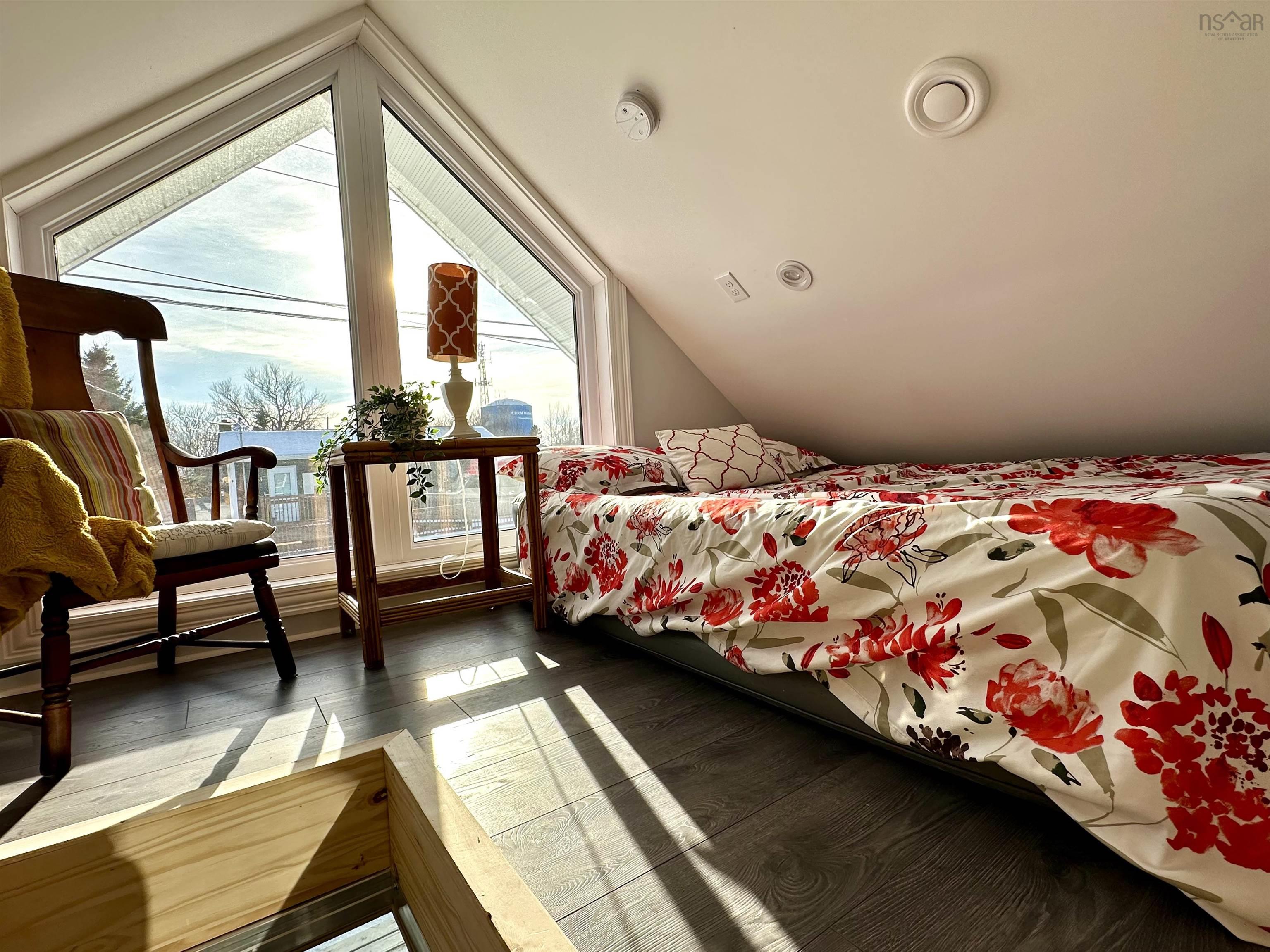 $100,000.00: 46 Queen Street, Scotchtown