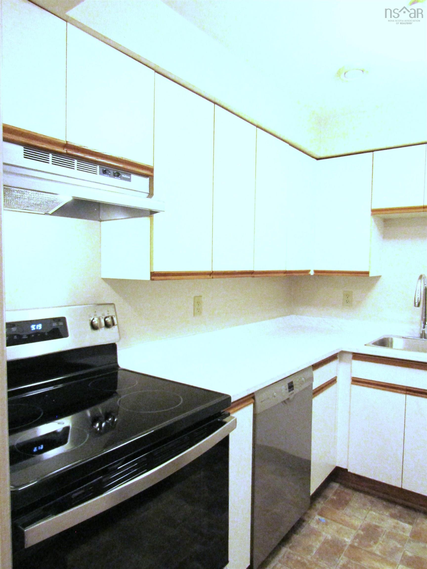 $324,000.00: 13 5 Rose Way, Dartmouth