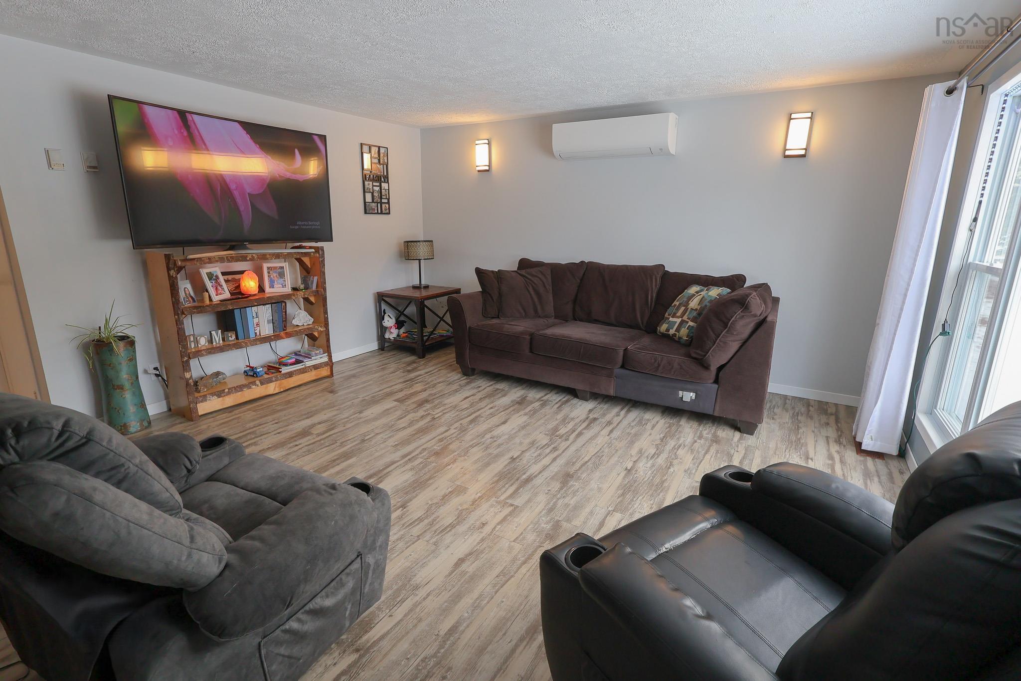 $329,900.00: 679 Highway 208, Simpsons Corner